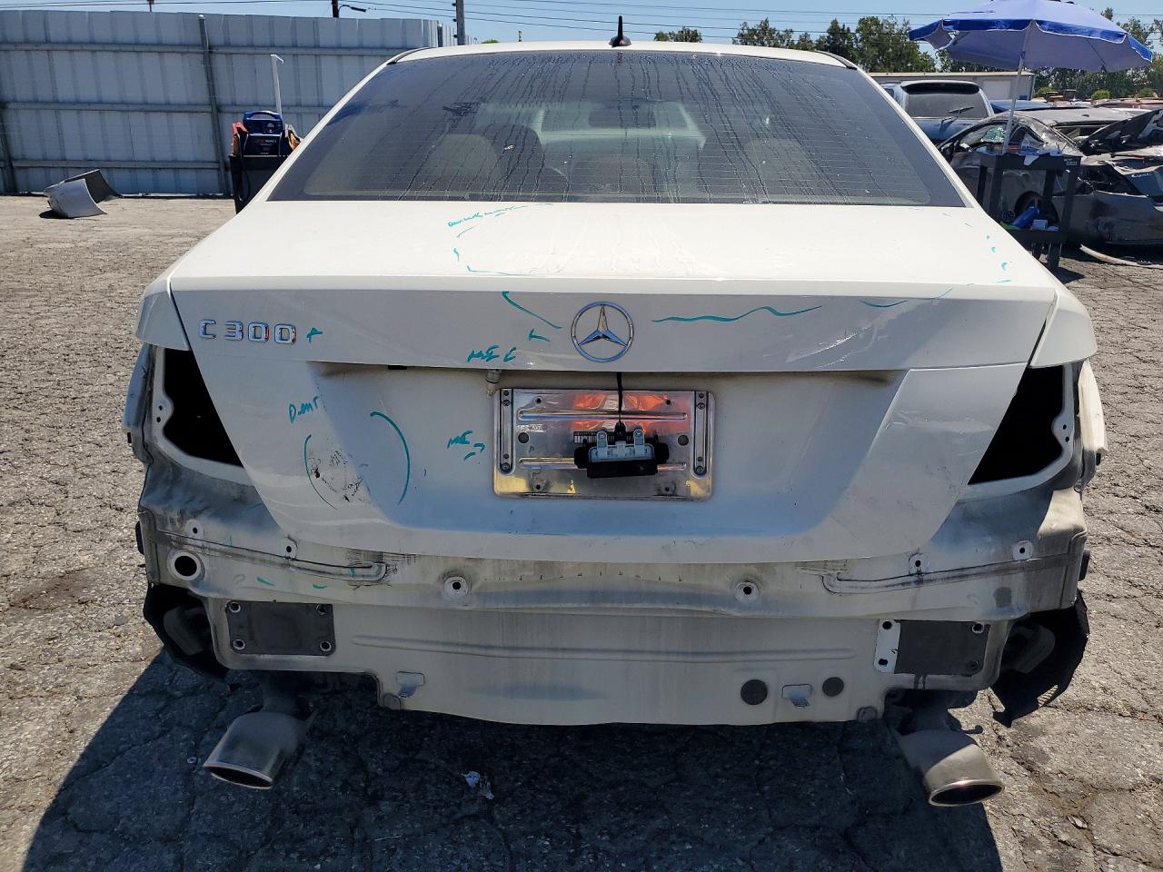 2011 Mercedes-benz C 300 White vin: WDDGF5EB9BA458627