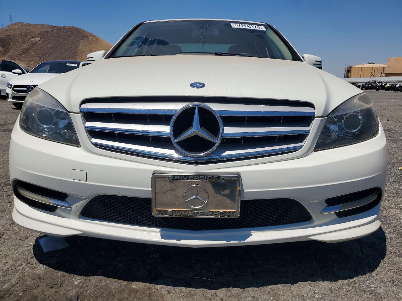2011 Mercedes-benz C 300 White vin: WDDGF5EB9BA458627