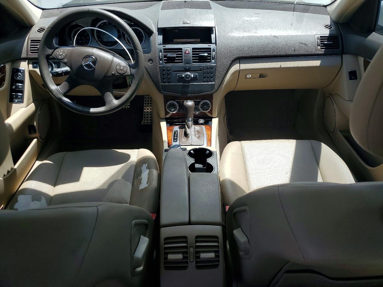 2011 Mercedes-benz C 300 White vin: WDDGF5EB9BA458627