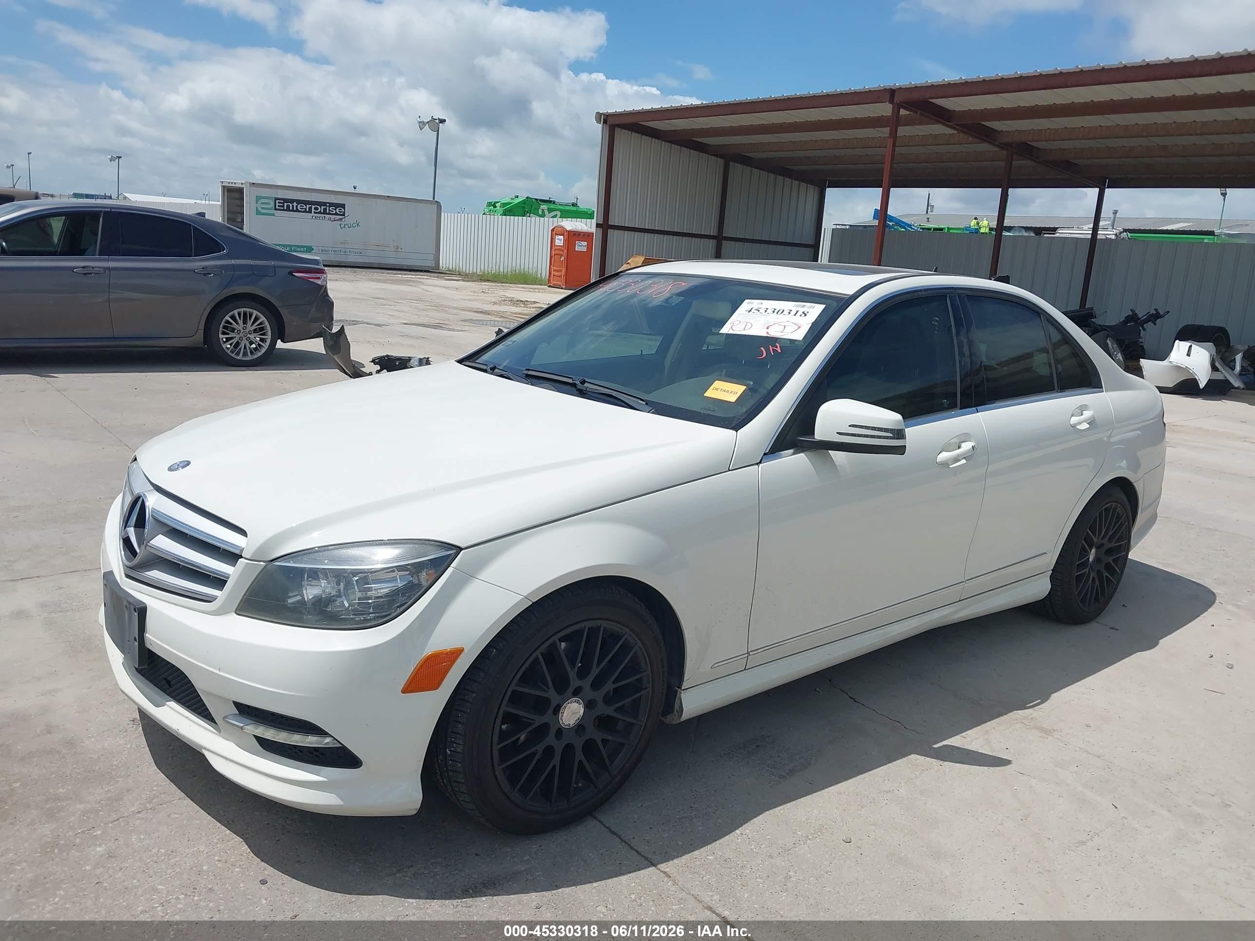 2011 Mercedes-benz C 300 Sport White vin: WDDGF5EB9BA460801