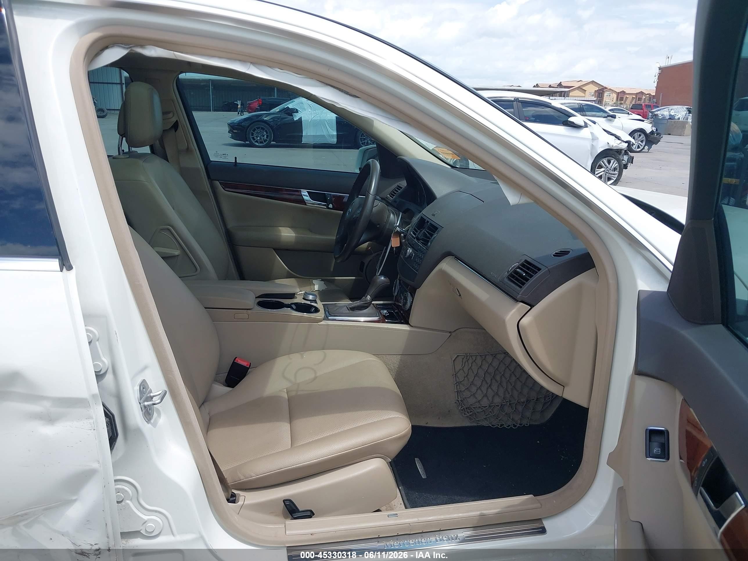 2011 Mercedes-benz C 300 Sport White vin: WDDGF5EB9BA460801