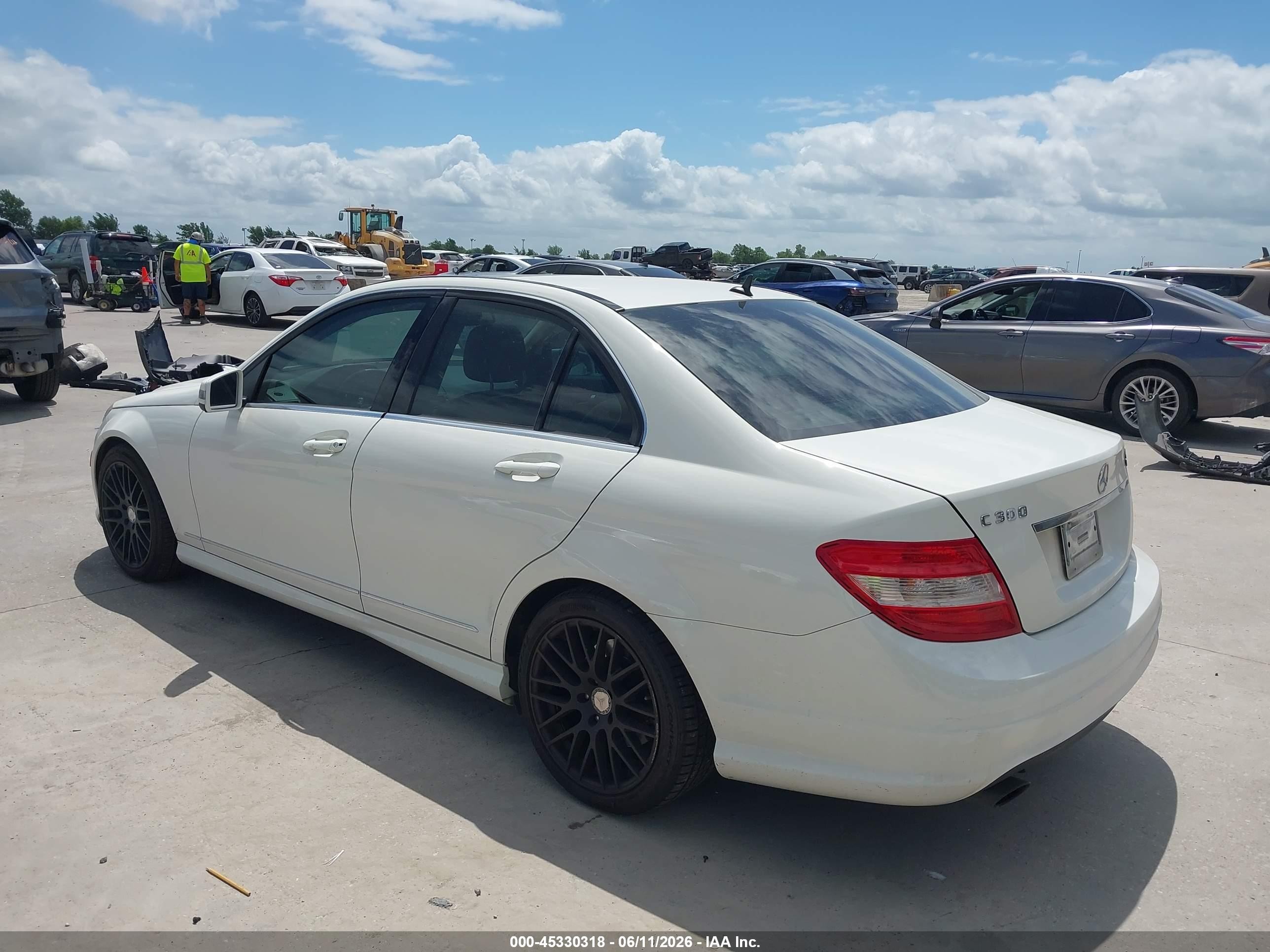 2011 Mercedes-benz C 300 Sport White vin: WDDGF5EB9BA460801