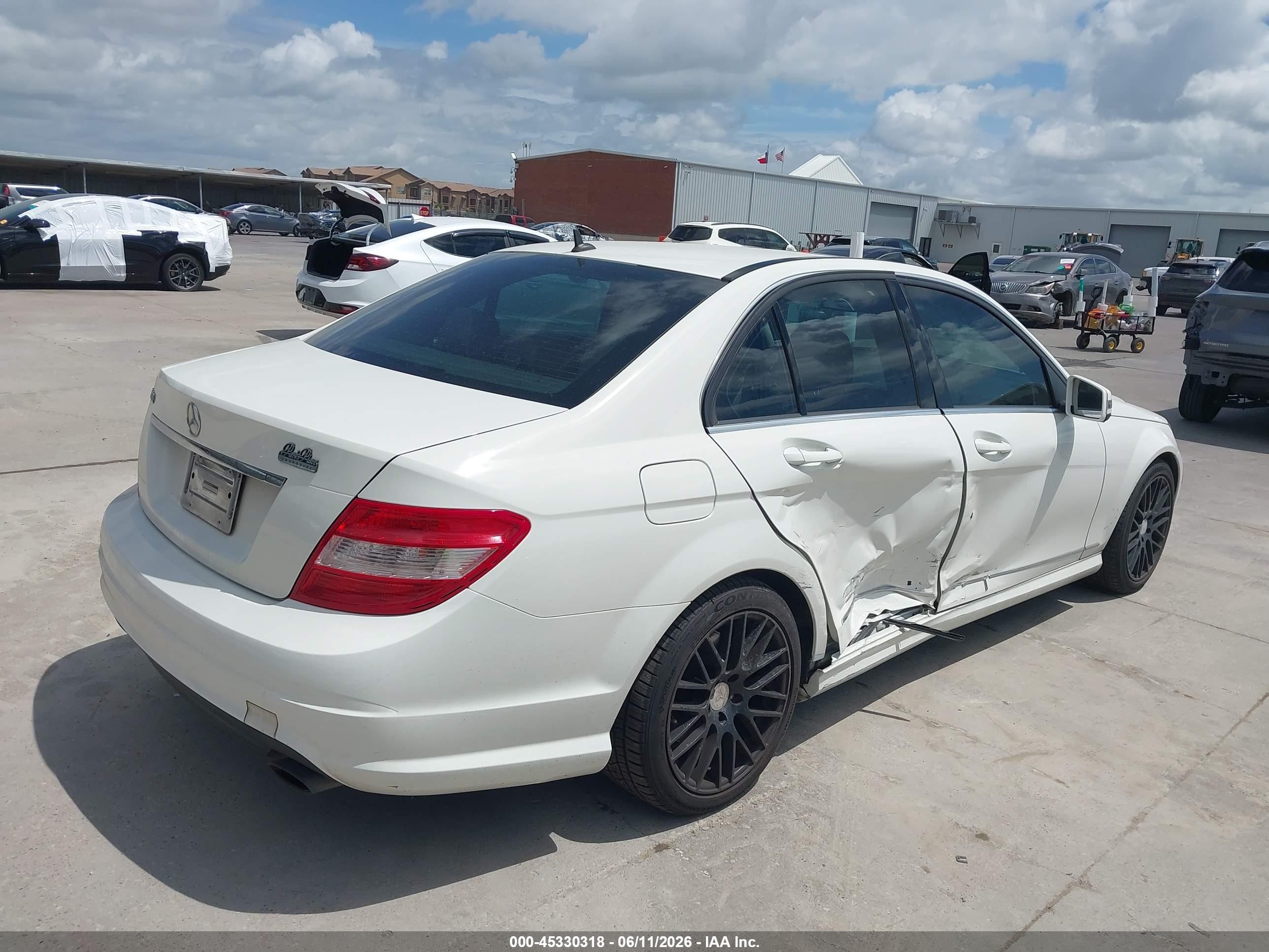 2011 Mercedes-benz C 300 Sport White vin: WDDGF5EB9BA460801
