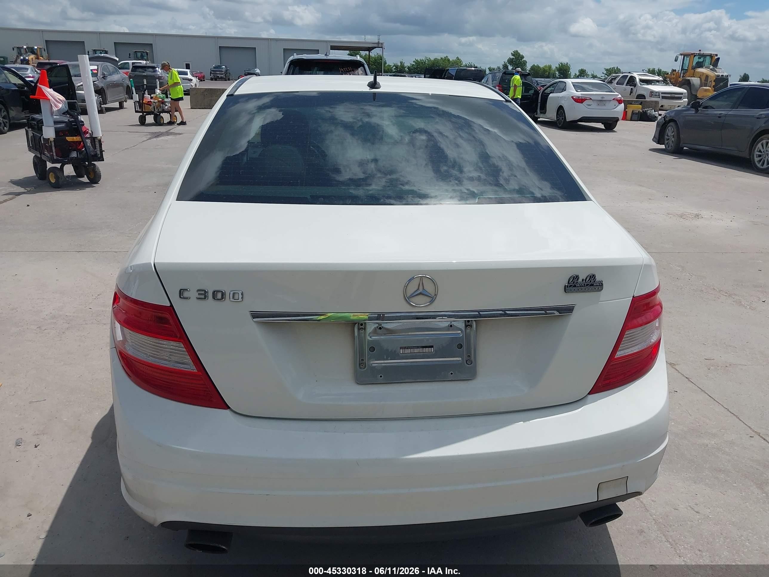 2011 Mercedes-benz C 300 Sport White vin: WDDGF5EB9BA460801