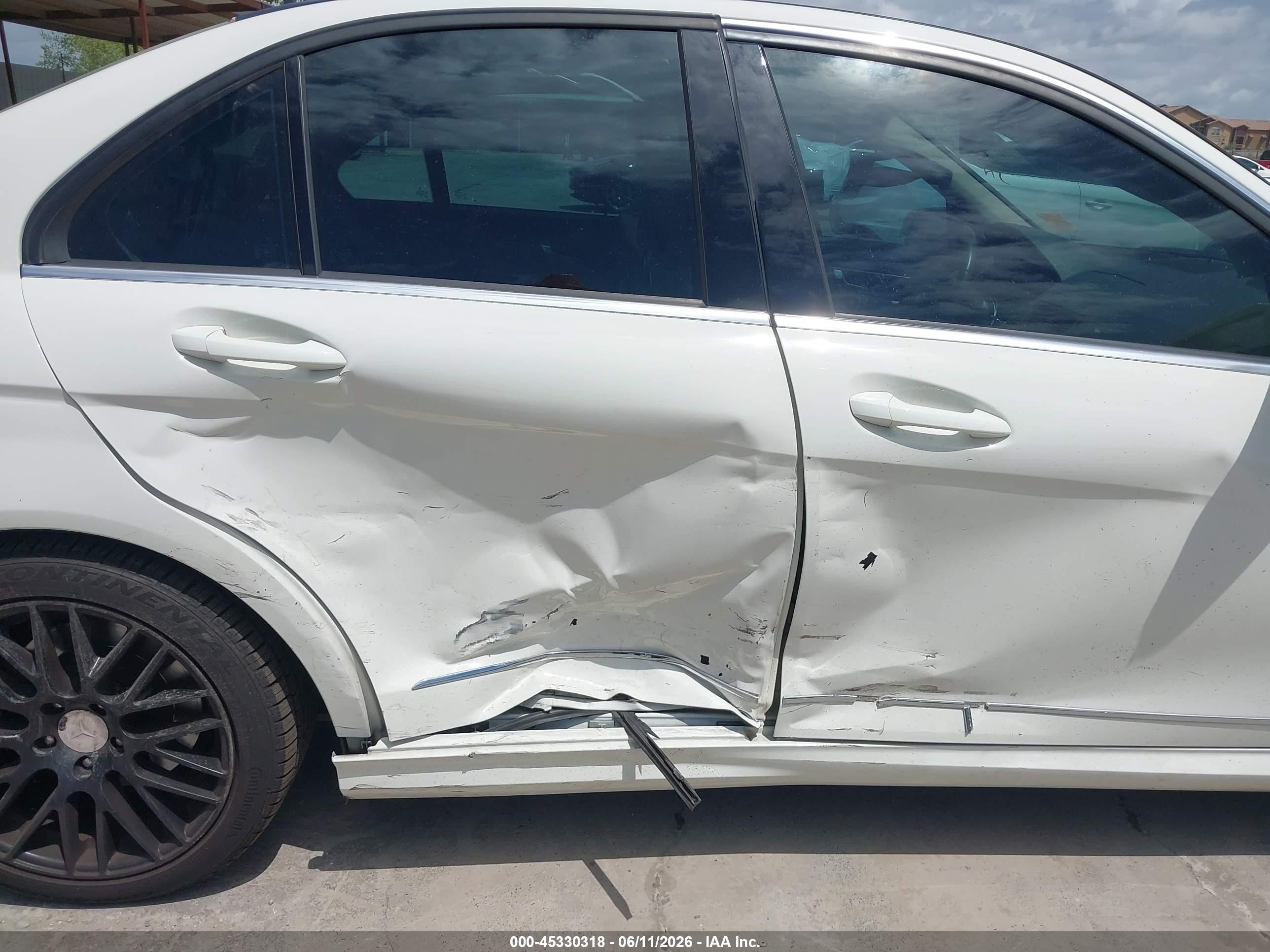 2011 Mercedes-benz C 300 Sport White vin: WDDGF5EB9BA460801