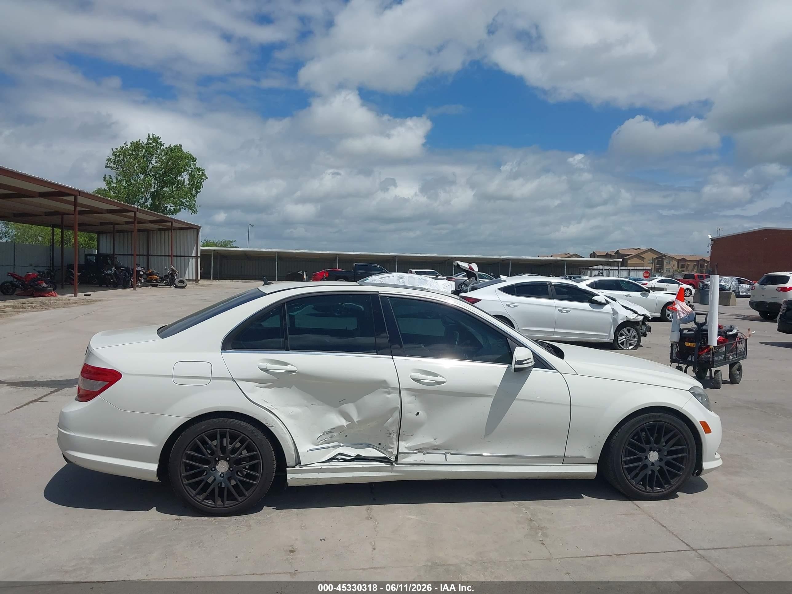 2011 Mercedes-benz C 300 Sport White vin: WDDGF5EB9BA460801