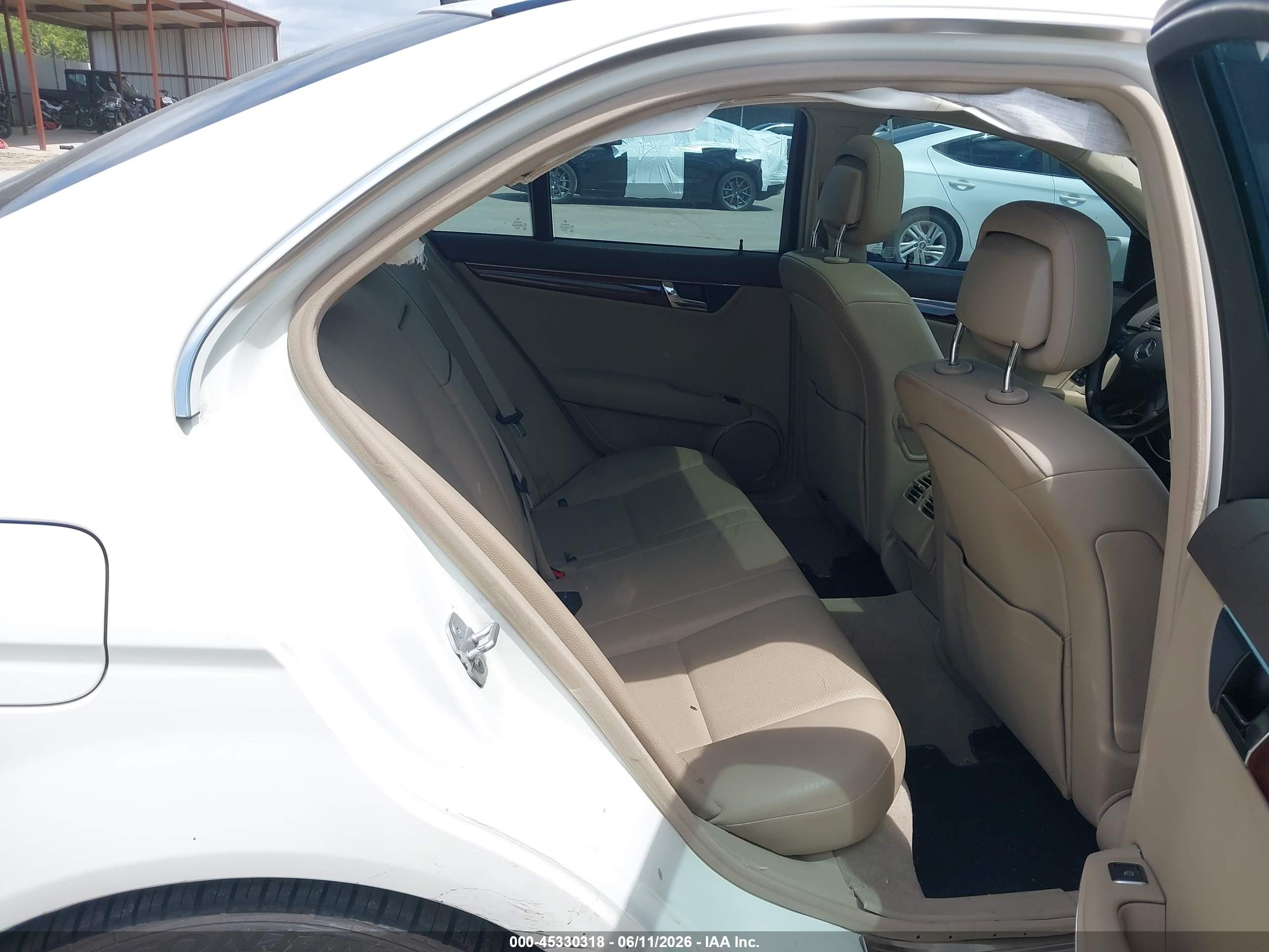 2011 Mercedes-benz C 300 Sport White vin: WDDGF5EB9BA460801