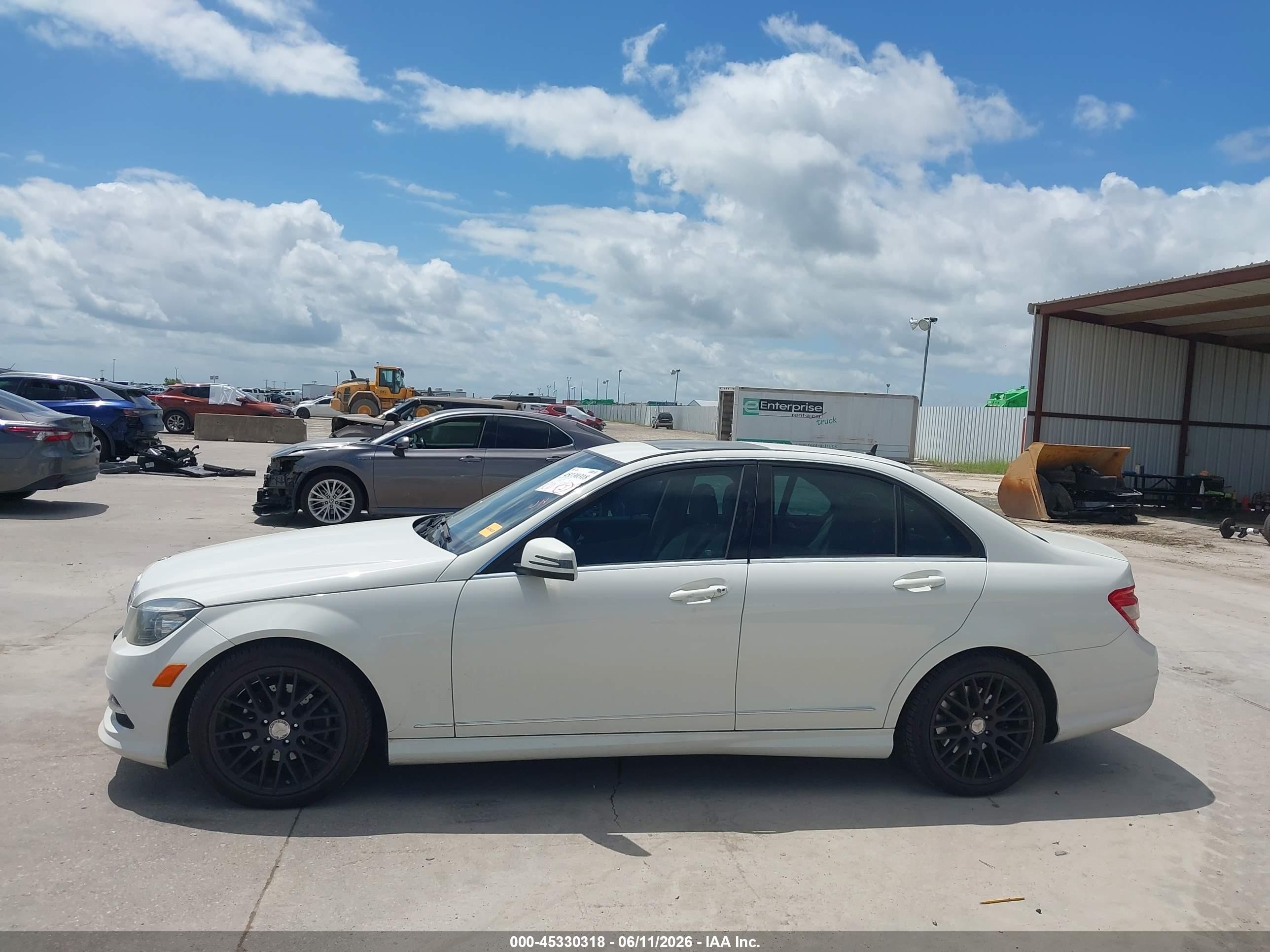 2011 Mercedes-benz C 300 Sport White vin: WDDGF5EB9BA460801