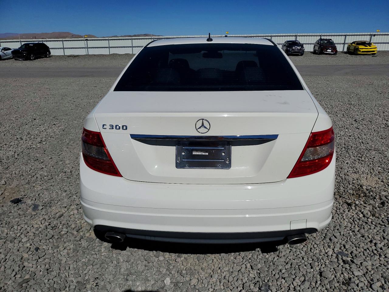2011 Mercedes-benz C 300 White vin: WDDGF5EB9BA524626