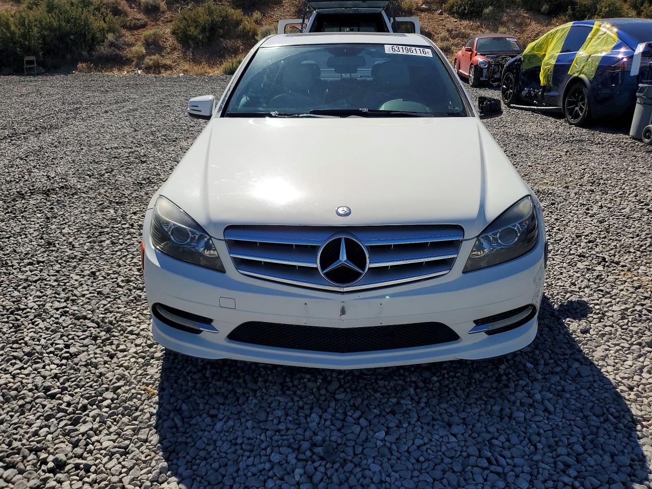 2011 Mercedes-benz C 300 White vin: WDDGF5EB9BA524626