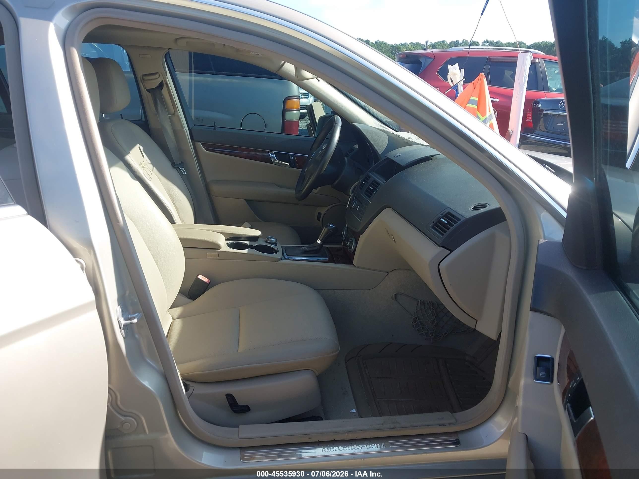 2011 Mercedes-benz C 300 Sport Tan vin: WDDGF5EB9BR136510