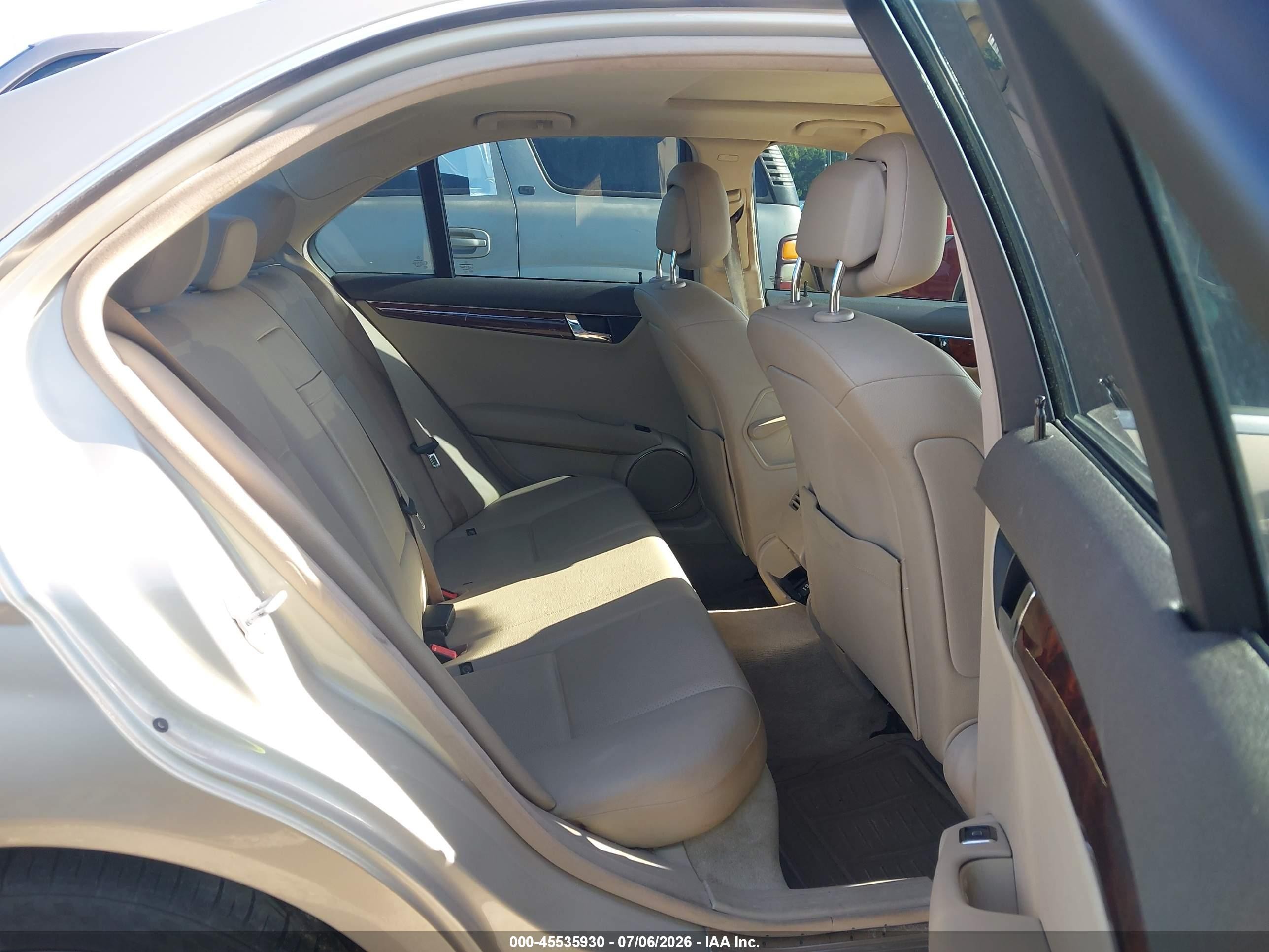 2011 Mercedes-benz C 300 Sport Tan vin: WDDGF5EB9BR136510