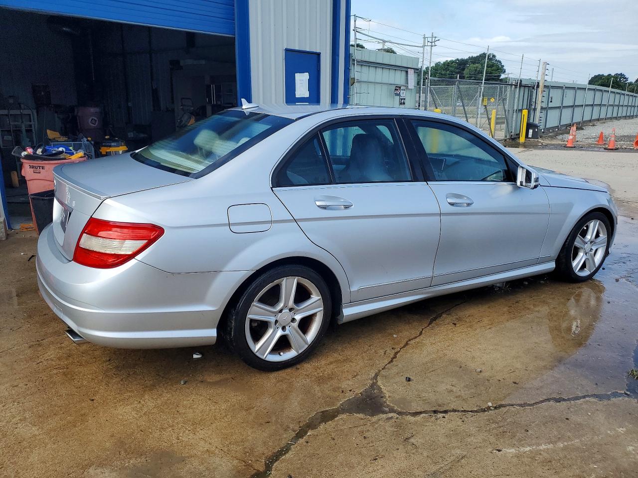 2011 Mercedes-benz C 300 Silver vin: WDDGF5EB9BR139942