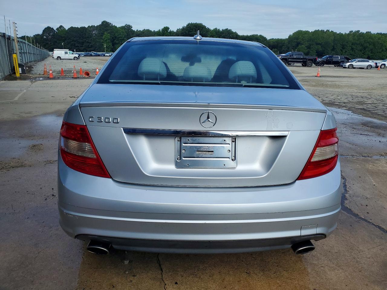 2011 Mercedes-benz C 300 Silver vin: WDDGF5EB9BR139942