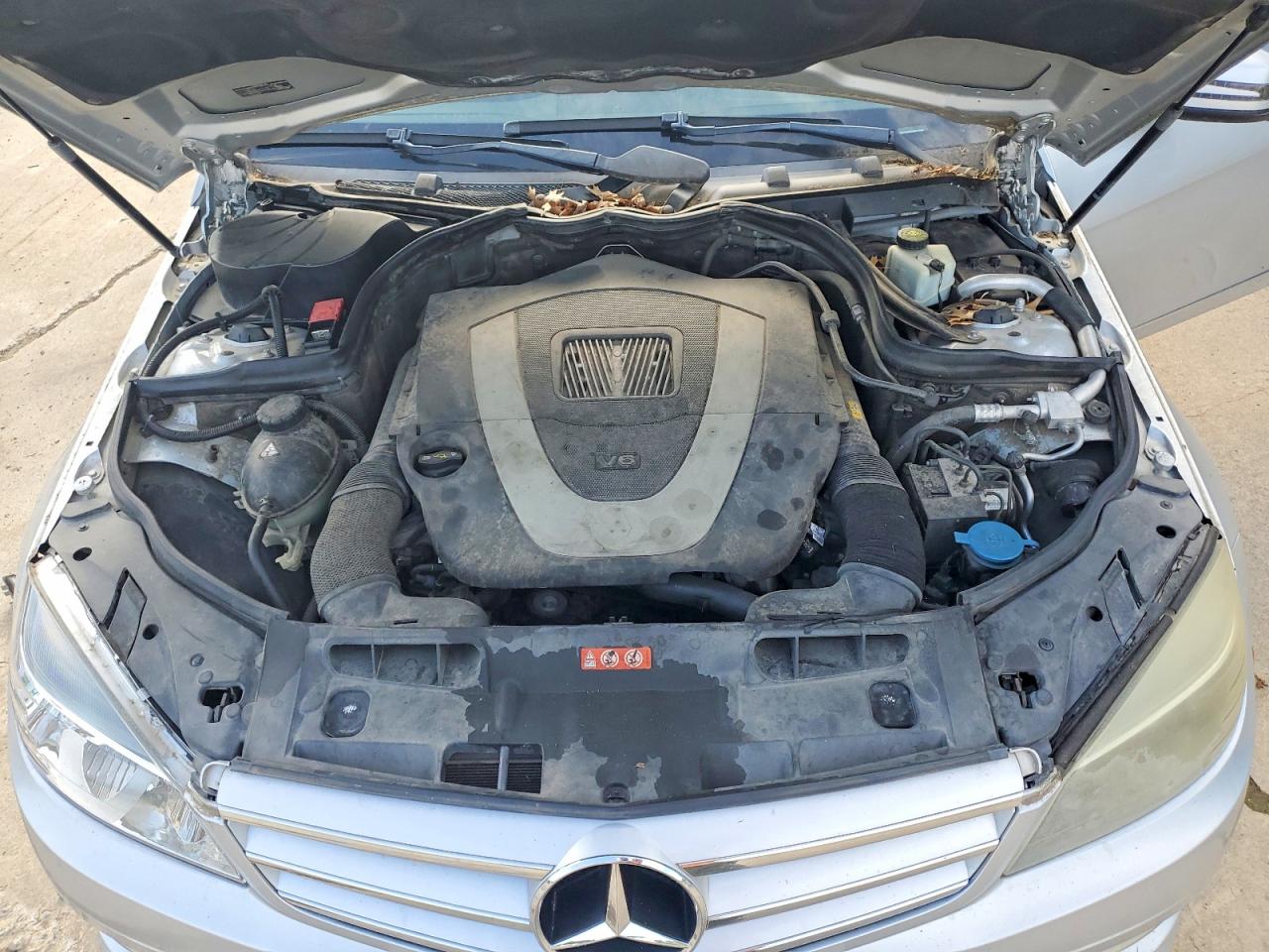 2011 Mercedes-benz C 300 Silver vin: WDDGF5EB9BR139942