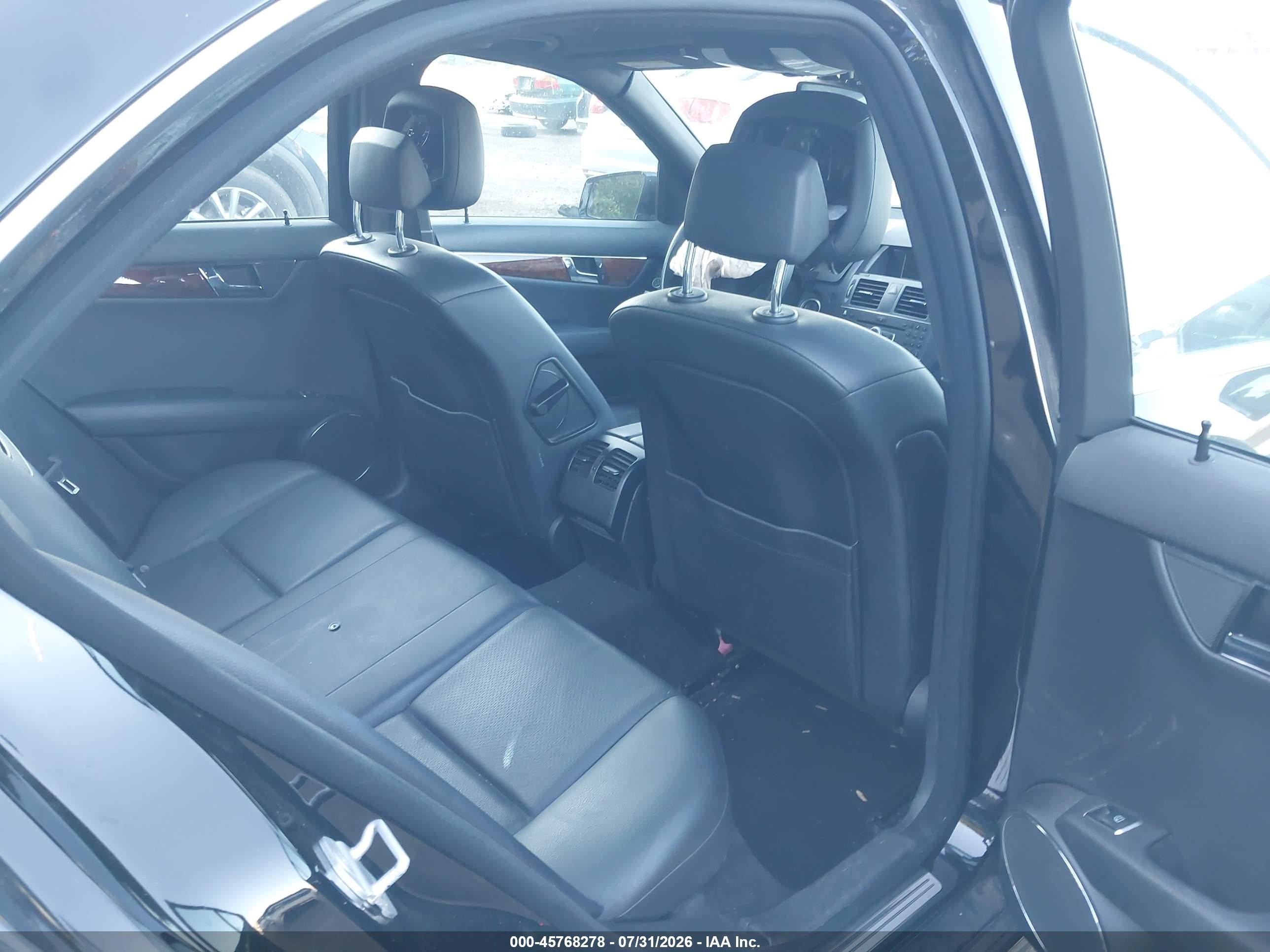 2011 Mercedes-benz C 300 Luxury/sport Черный vin: WDDGF5EB9BR141920