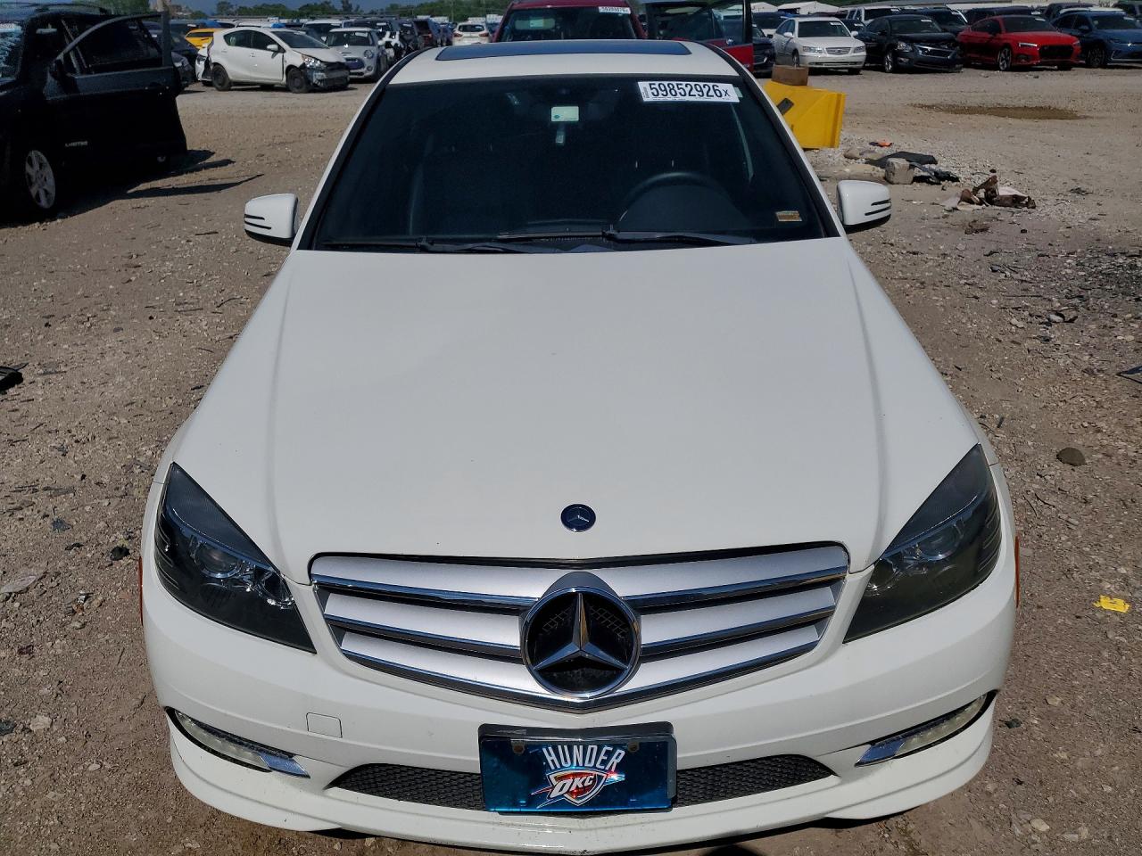 2011 Mercedes-benz C 300 White vin: WDDGF5EB9BR180667