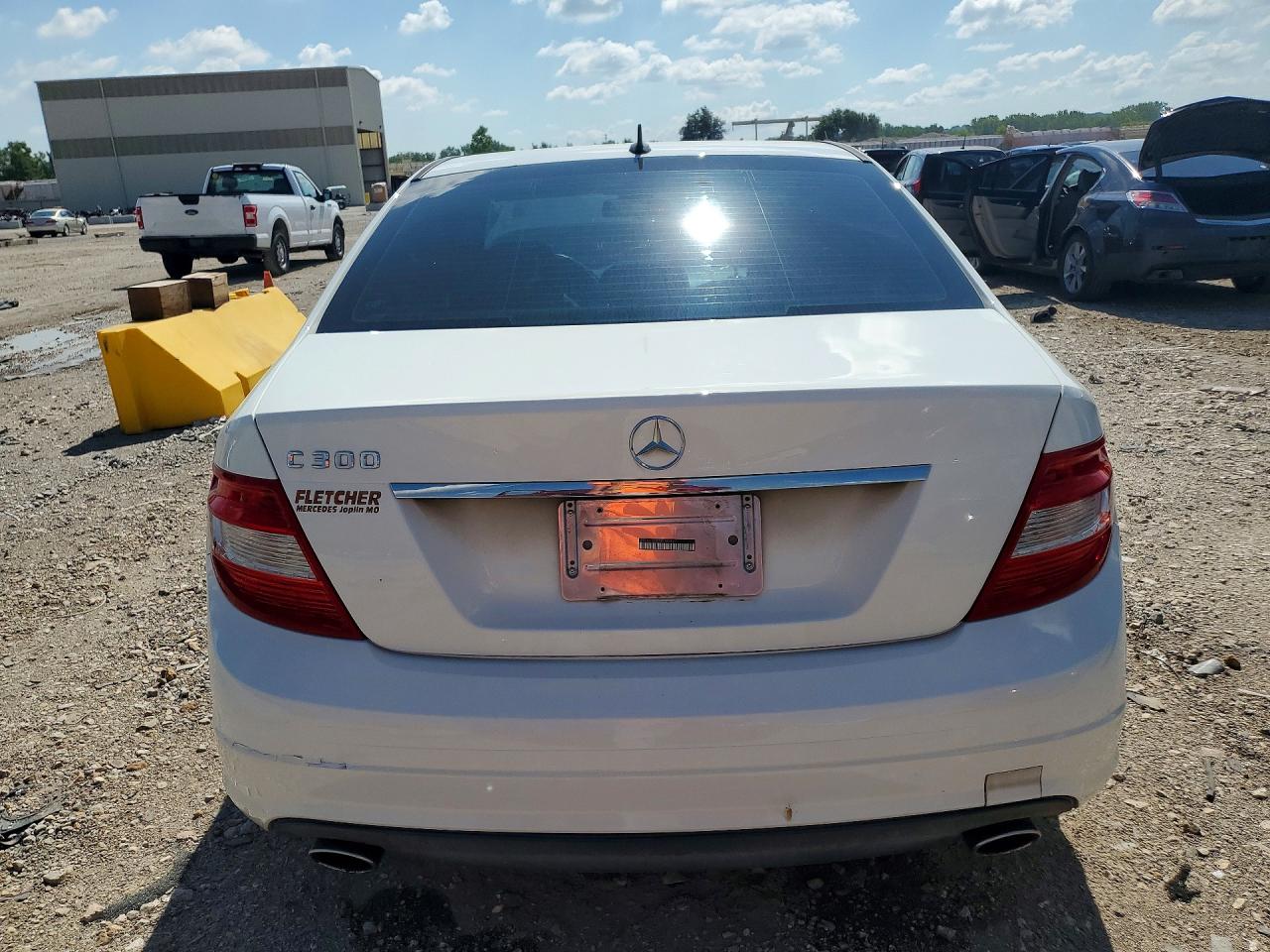 2011 Mercedes-benz C 300 White vin: WDDGF5EB9BR180667