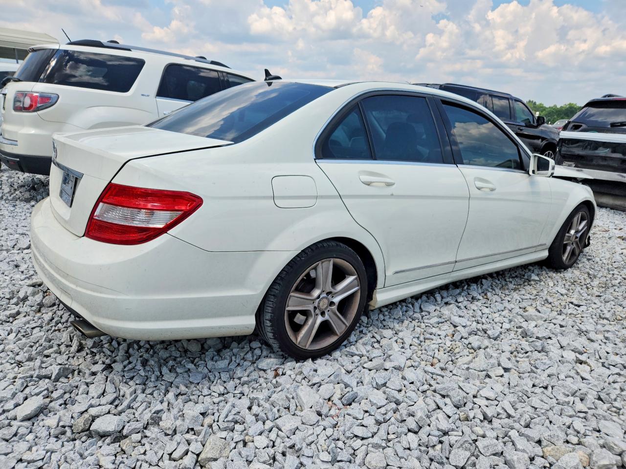 2011 Mercedes-benz C 300 Белый vin: WDDGF5EB9BR185531