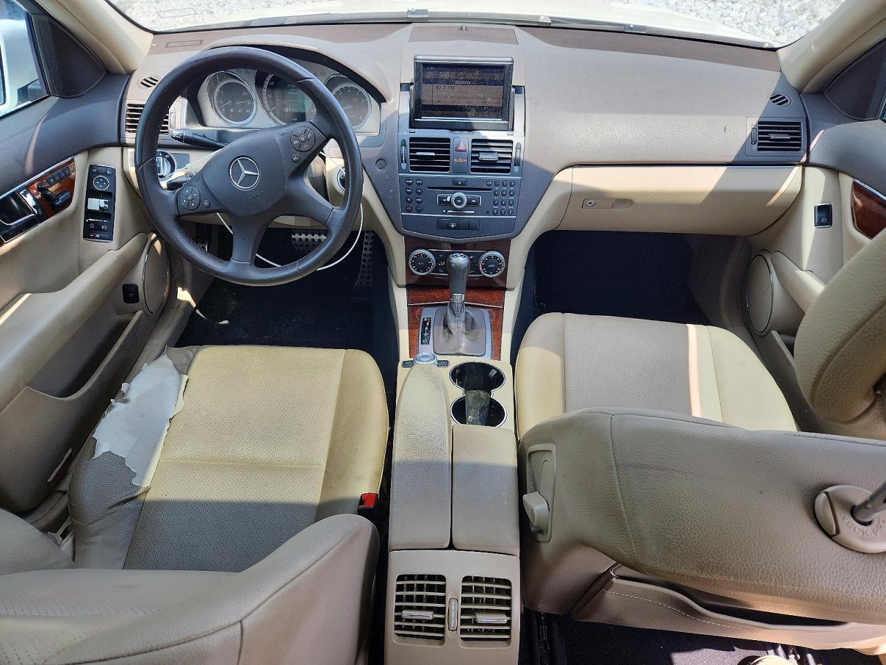 2011 Mercedes-benz C 300 Белый vin: WDDGF5EB9BR185531