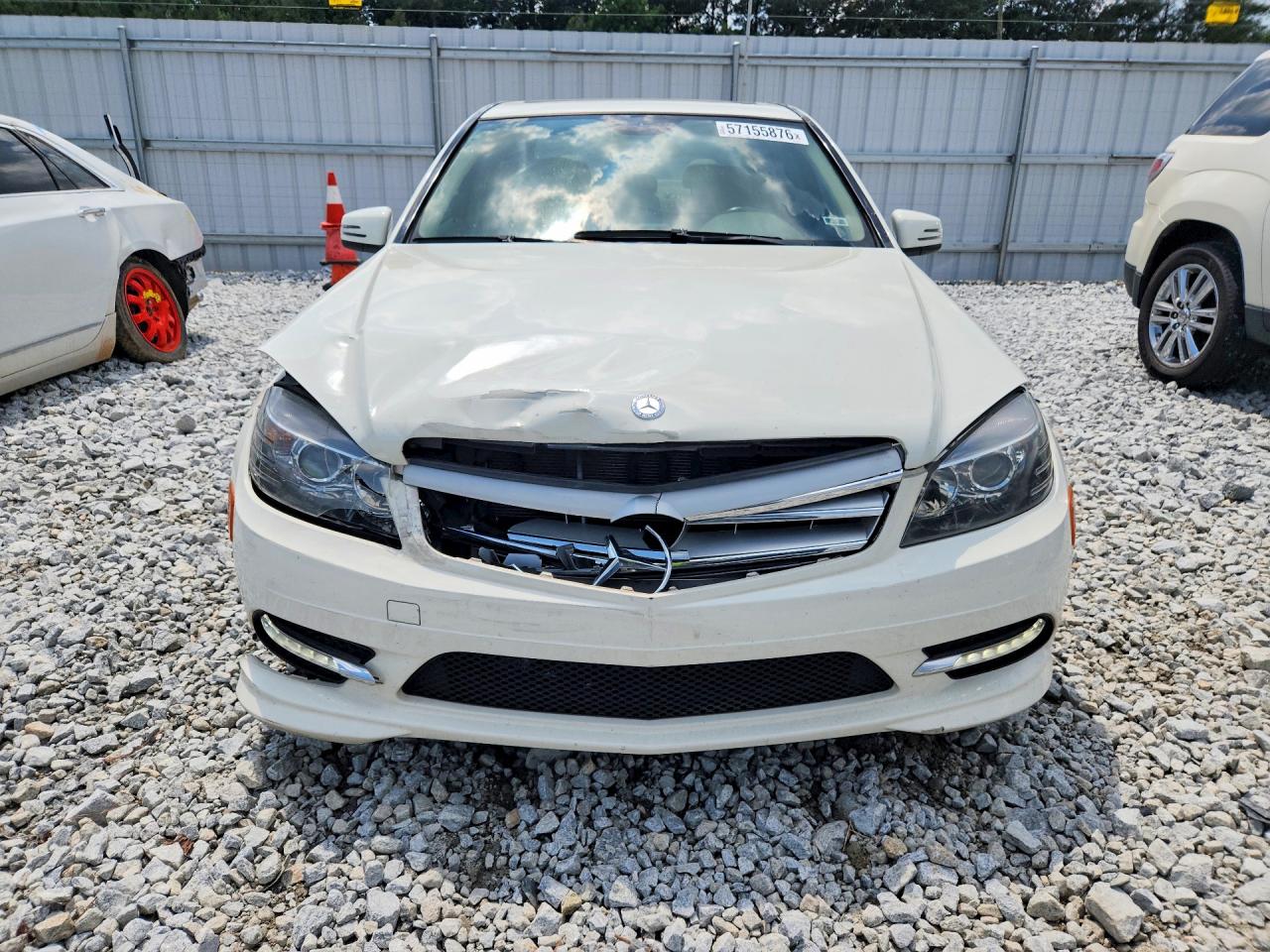 2011 Mercedes-benz C 300 Белый vin: WDDGF5EB9BR185531