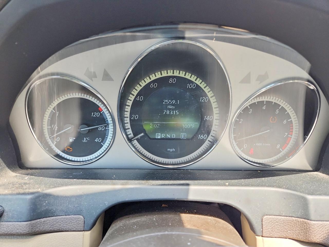 2011 Mercedes-benz C 300 Белый vin: WDDGF5EB9BR185531
