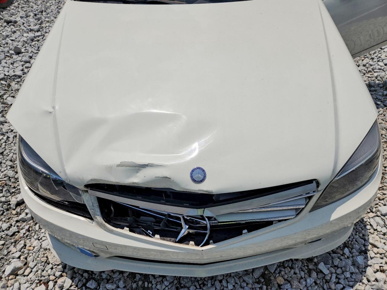 2011 Mercedes-benz C 300 Белый vin: WDDGF5EB9BR185531