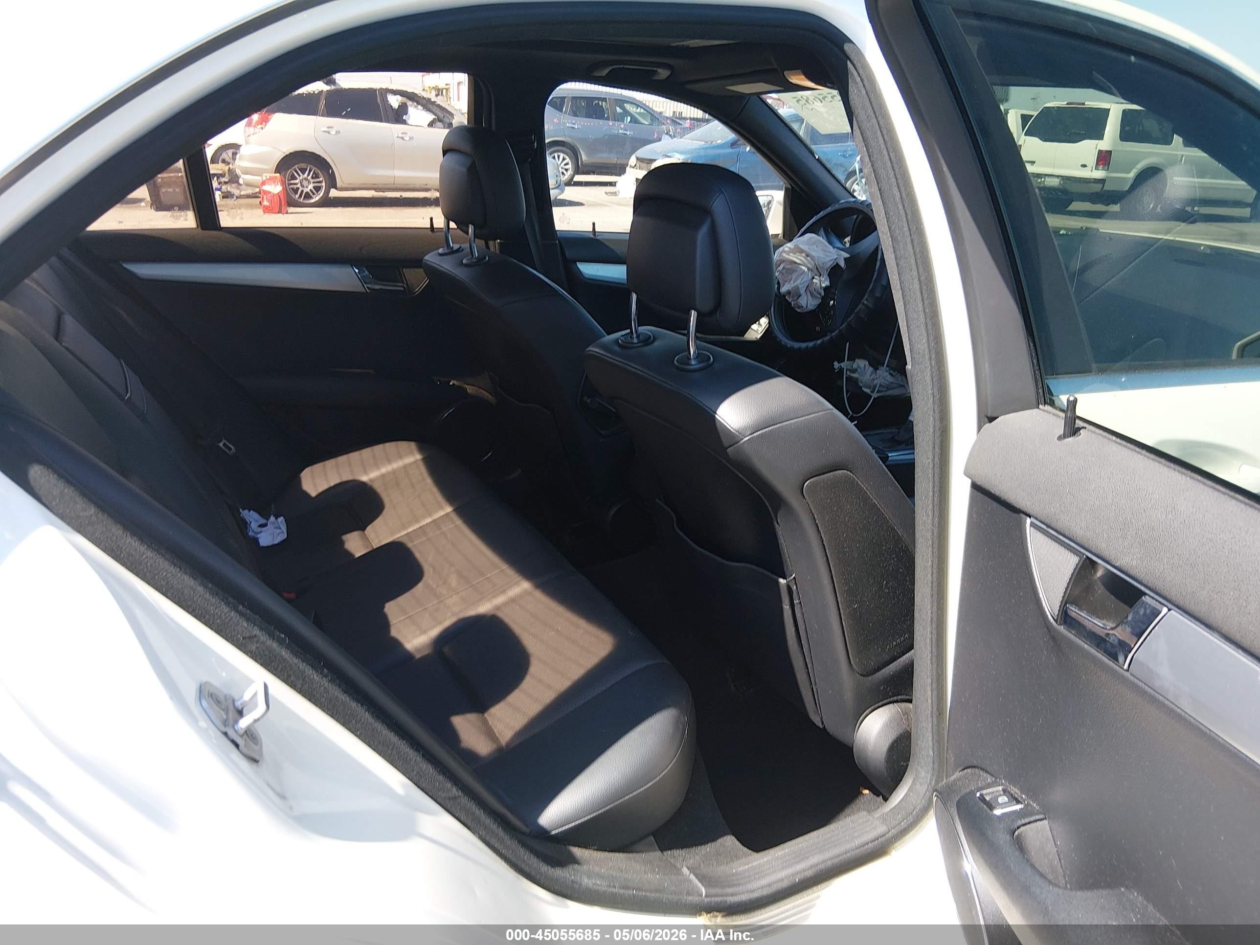 2010 Mercedes-benz C 300 Luxury/sport White vin: WDDGF5EBXAF379095