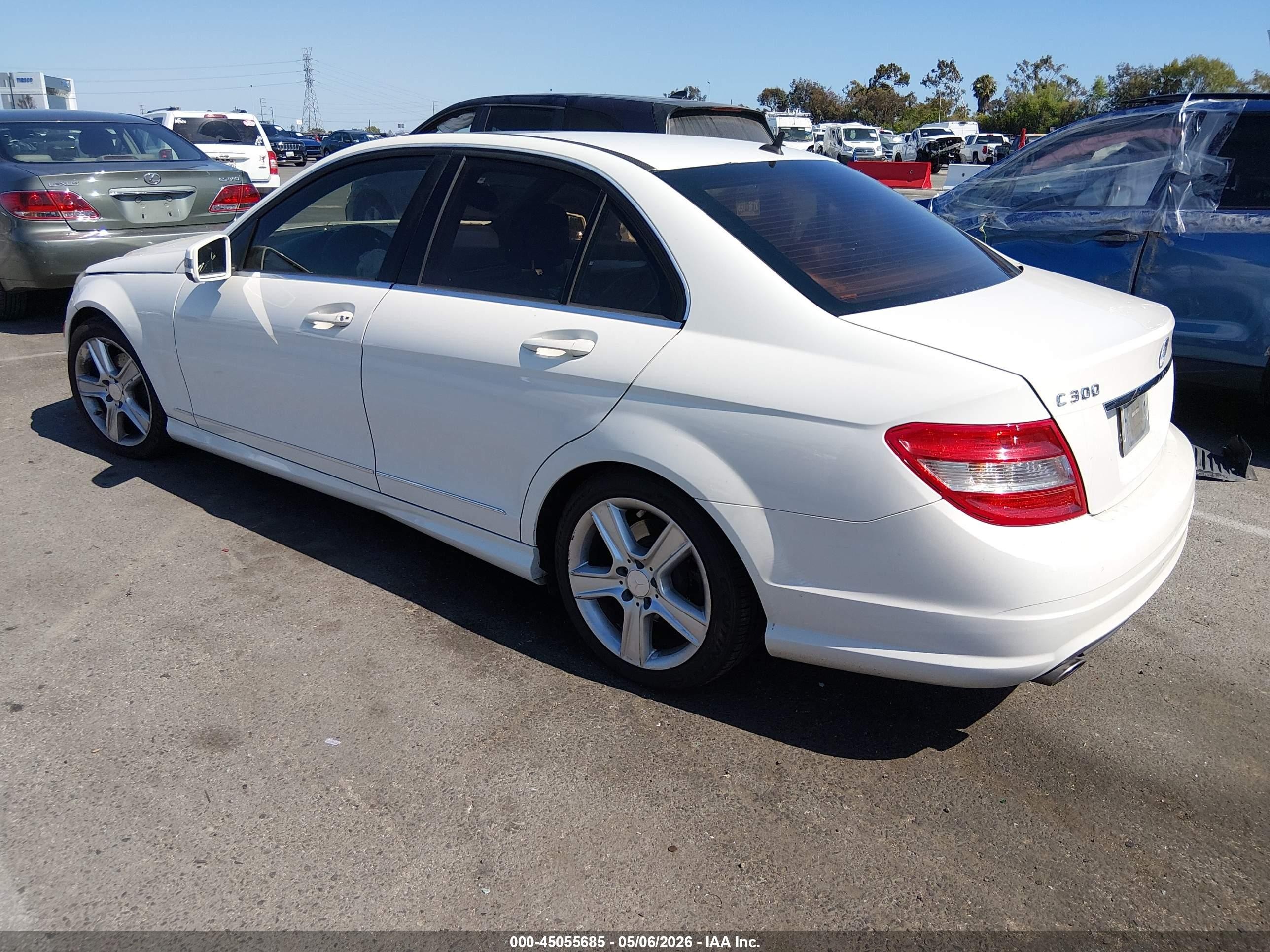 2010 Mercedes-benz C 300 Luxury/sport White vin: WDDGF5EBXAF379095