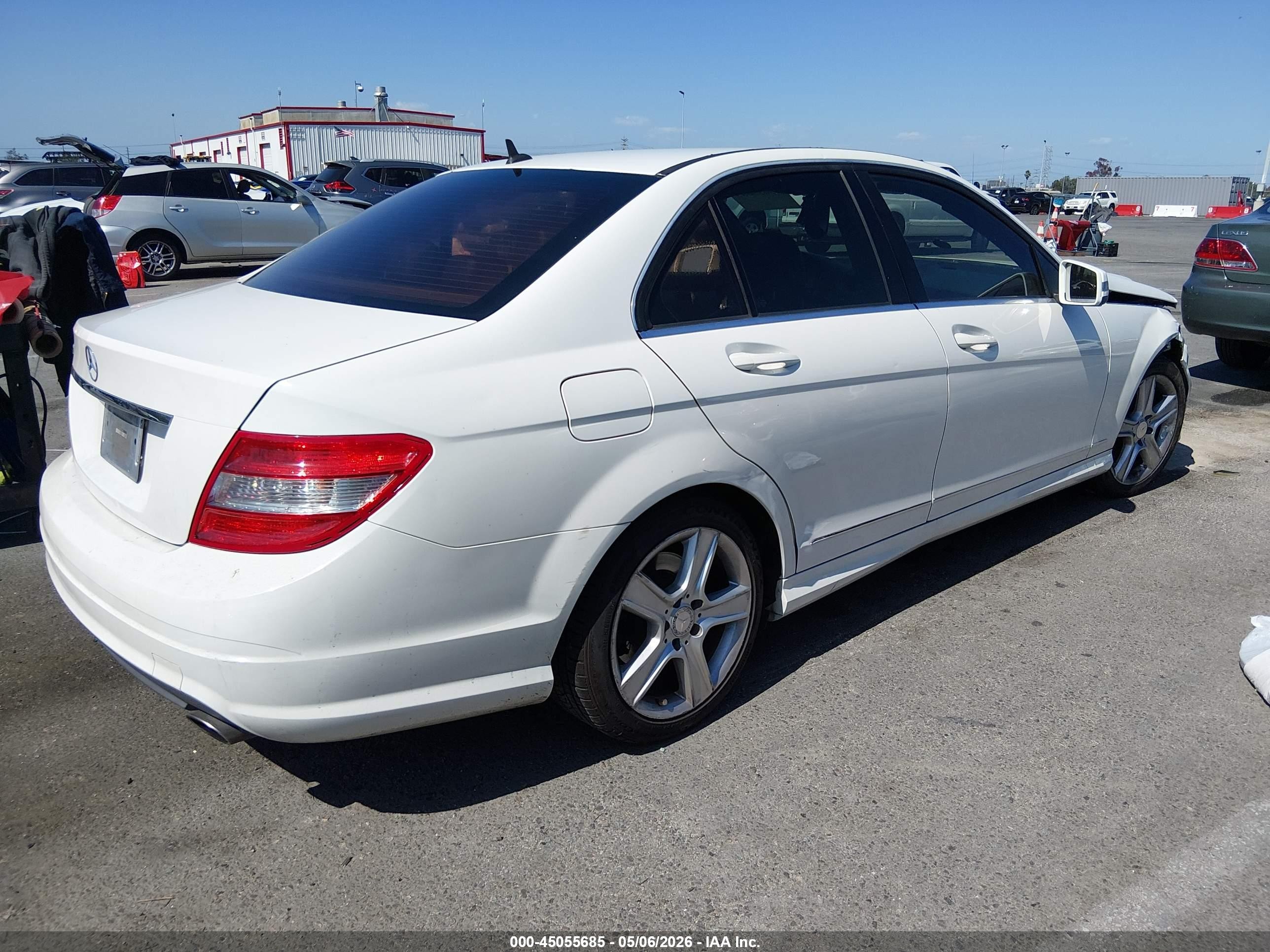 2010 Mercedes-benz C 300 Luxury/sport White vin: WDDGF5EBXAF379095