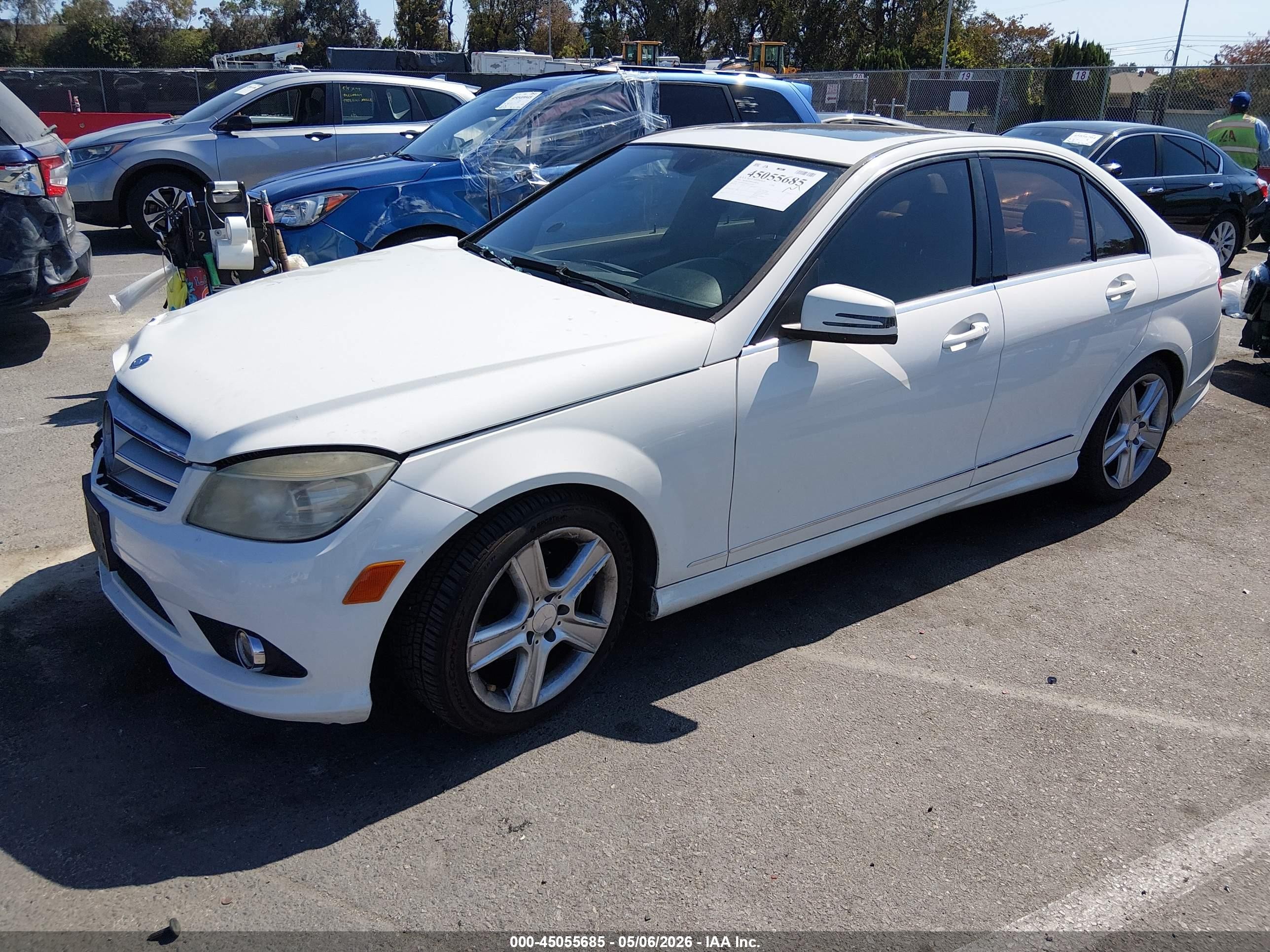 2010 Mercedes-benz C 300 Luxury/sport White vin: WDDGF5EBXAF379095