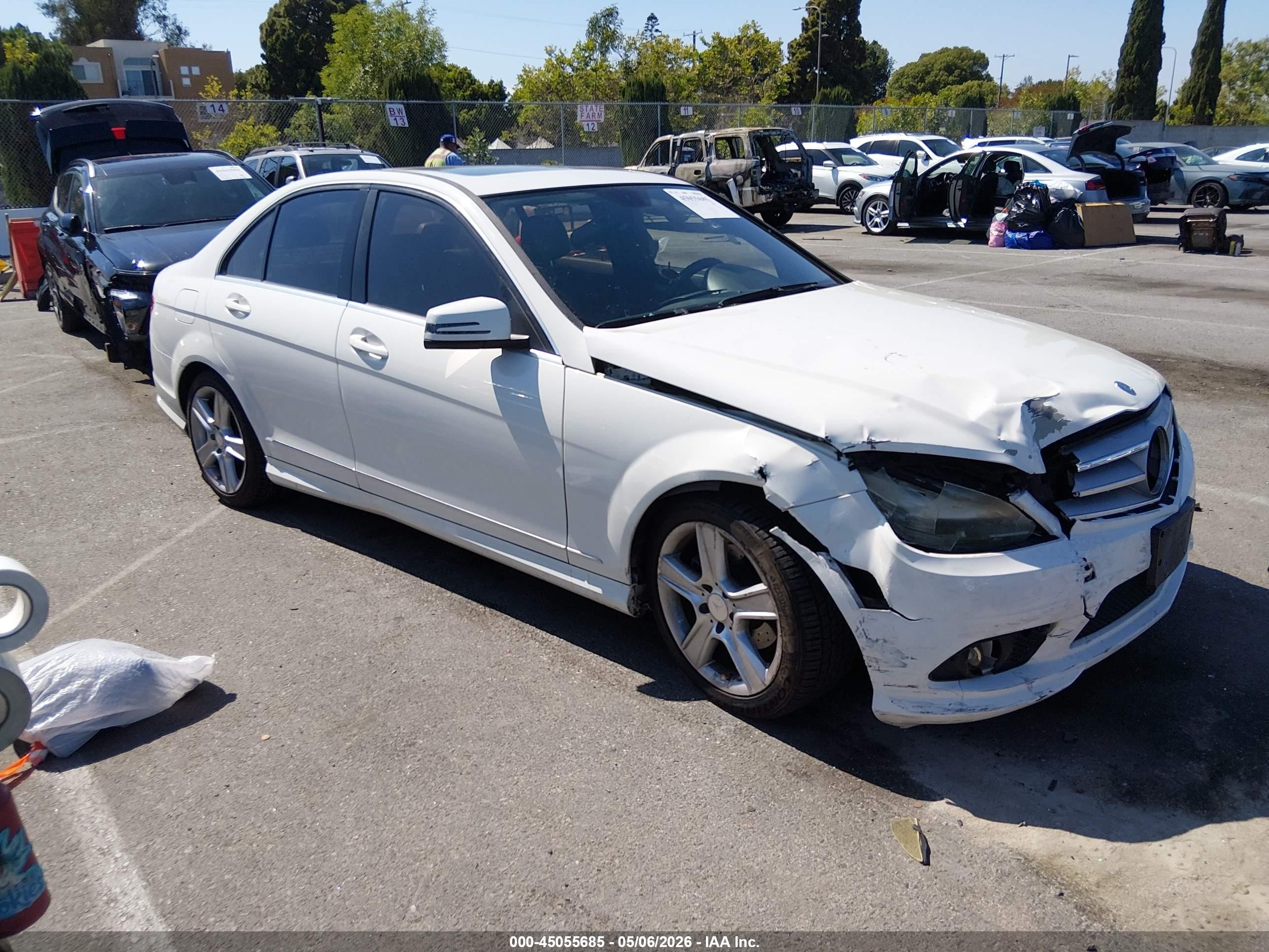 2010 Mercedes-benz C 300 Luxury/sport White vin: WDDGF5EBXAF379095