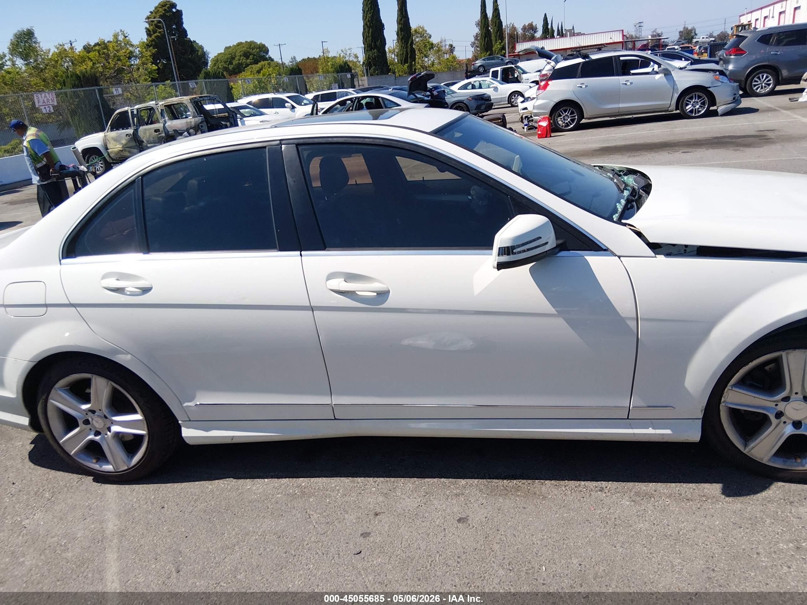 2010 Mercedes-benz C 300 Luxury/sport White vin: WDDGF5EBXAF379095