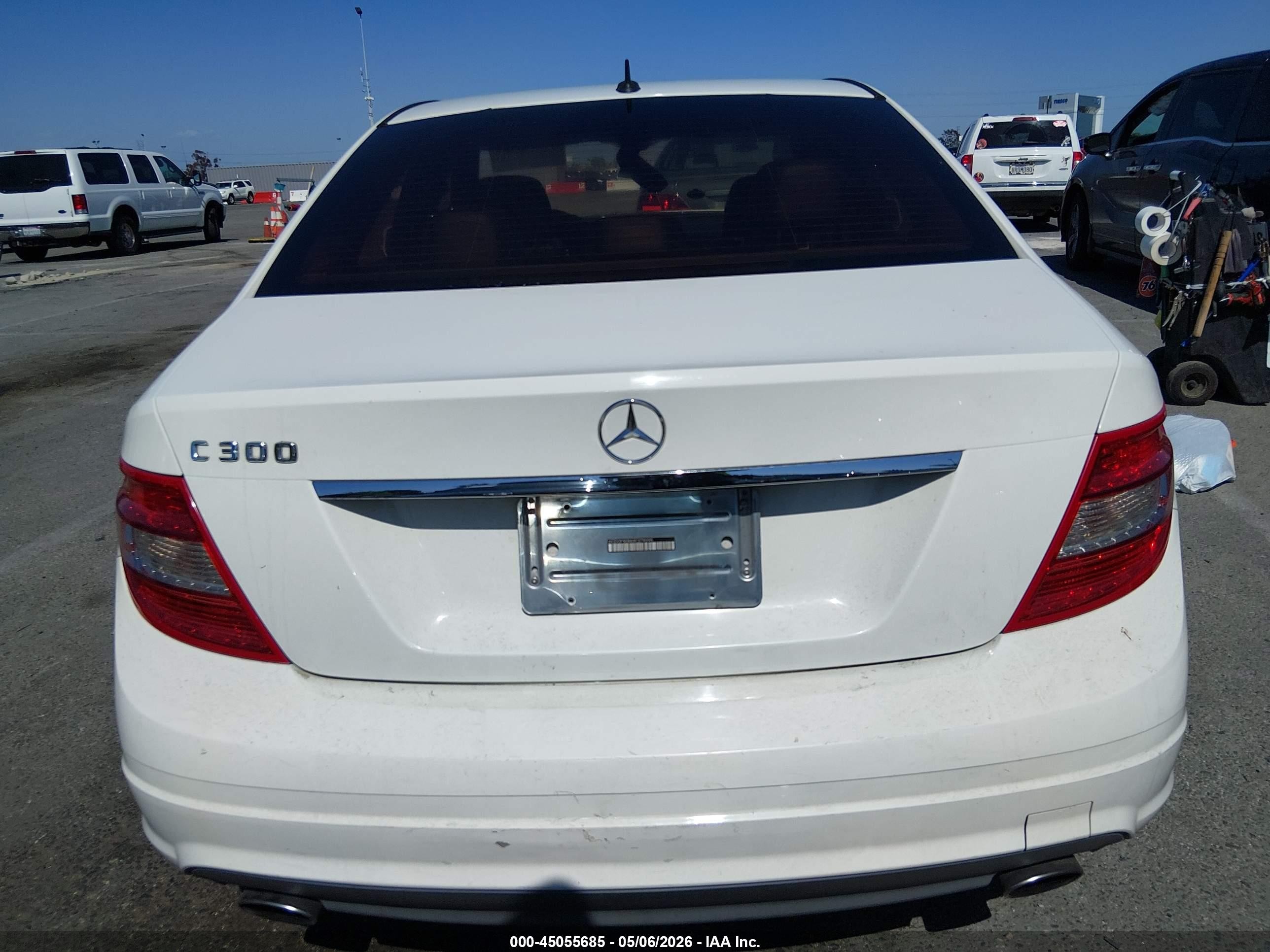 2010 Mercedes-benz C 300 Luxury/sport White vin: WDDGF5EBXAF379095