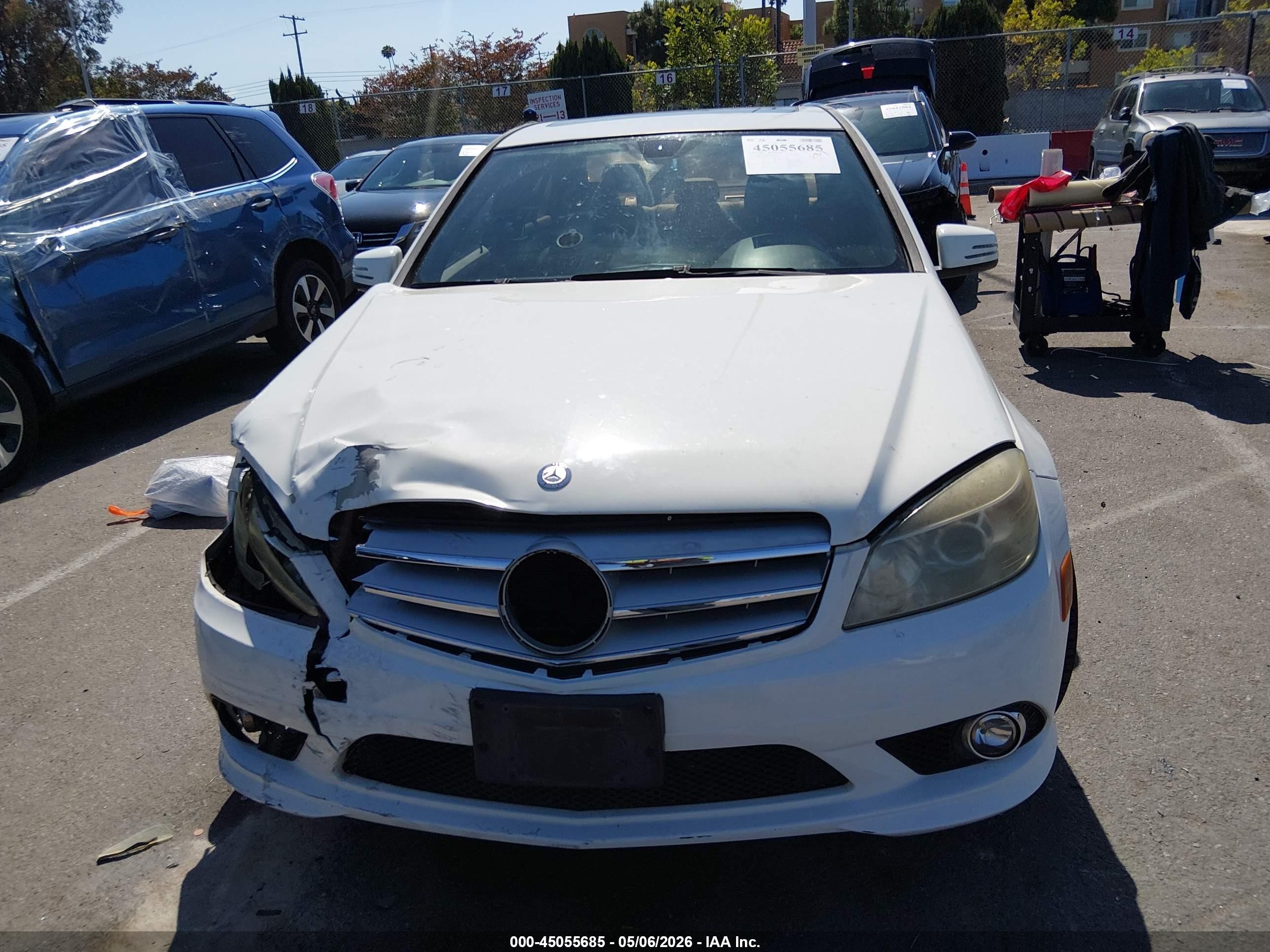 2010 Mercedes-benz C 300 Luxury/sport White vin: WDDGF5EBXAF379095