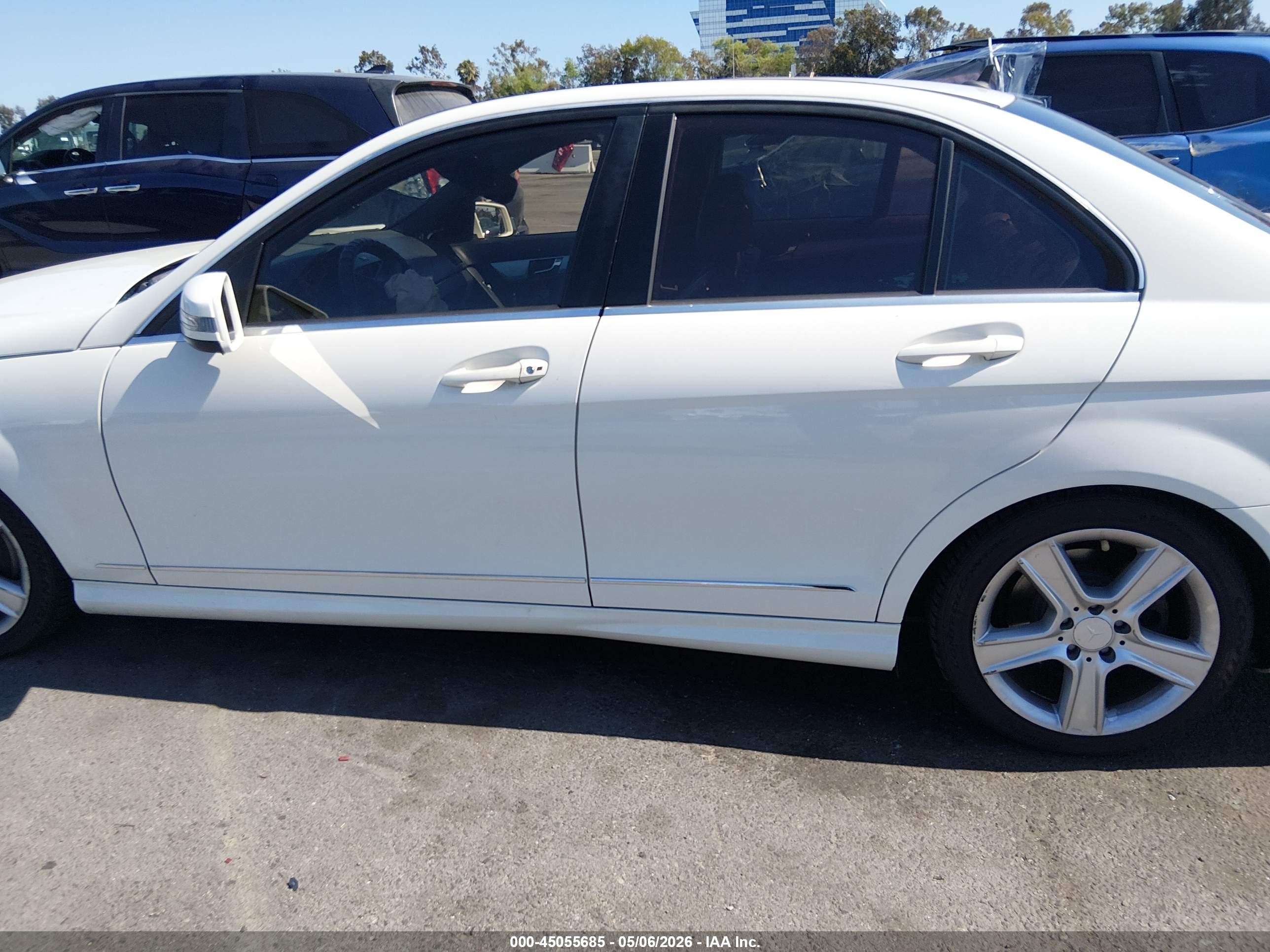 2010 Mercedes-benz C 300 Luxury/sport White vin: WDDGF5EBXAF379095