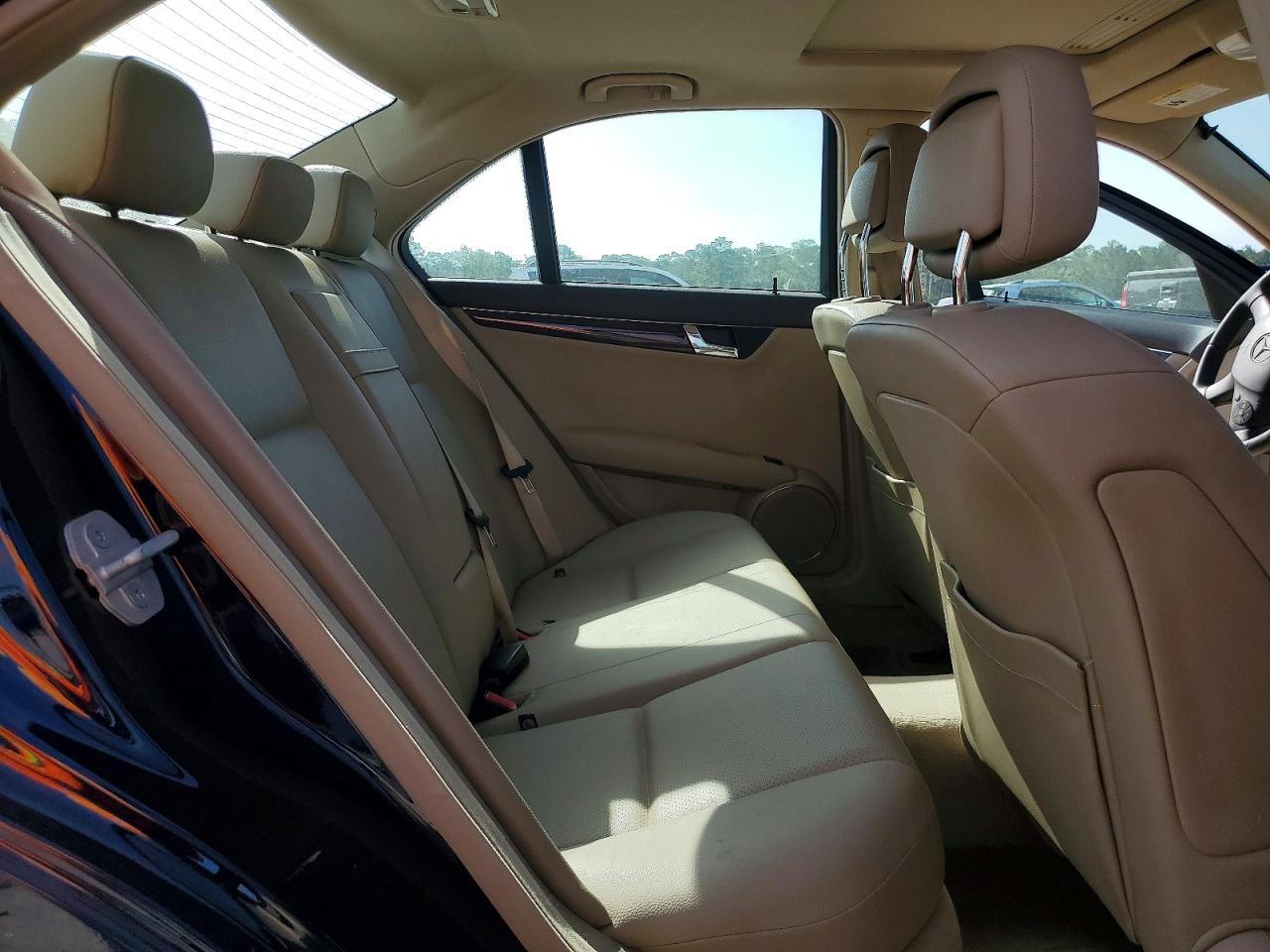 2010 Mercedes-benz C 300 Blue vin: WDDGF5EBXAR089485