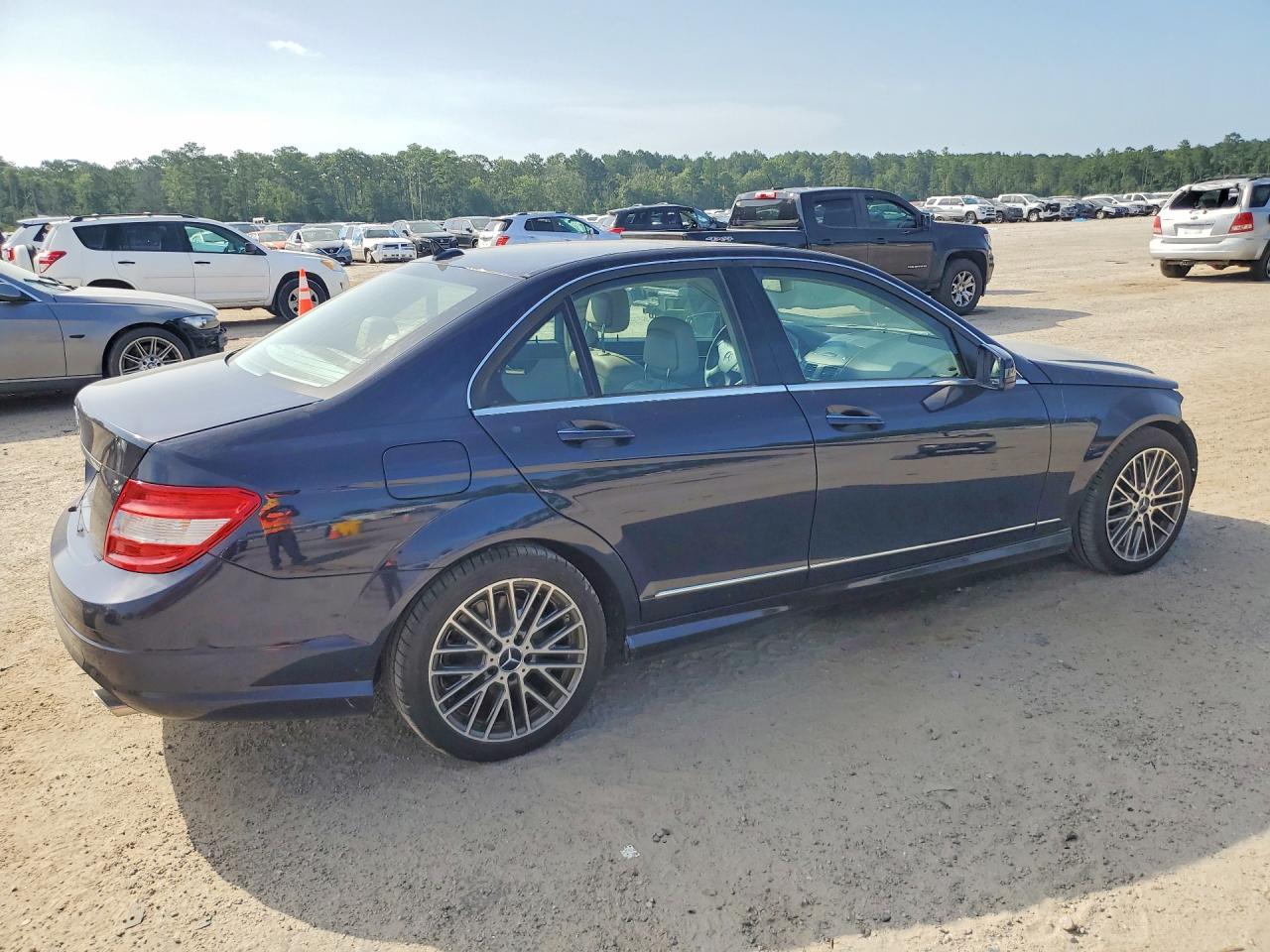 2010 Mercedes-benz C 300 Blue vin: WDDGF5EBXAR089485