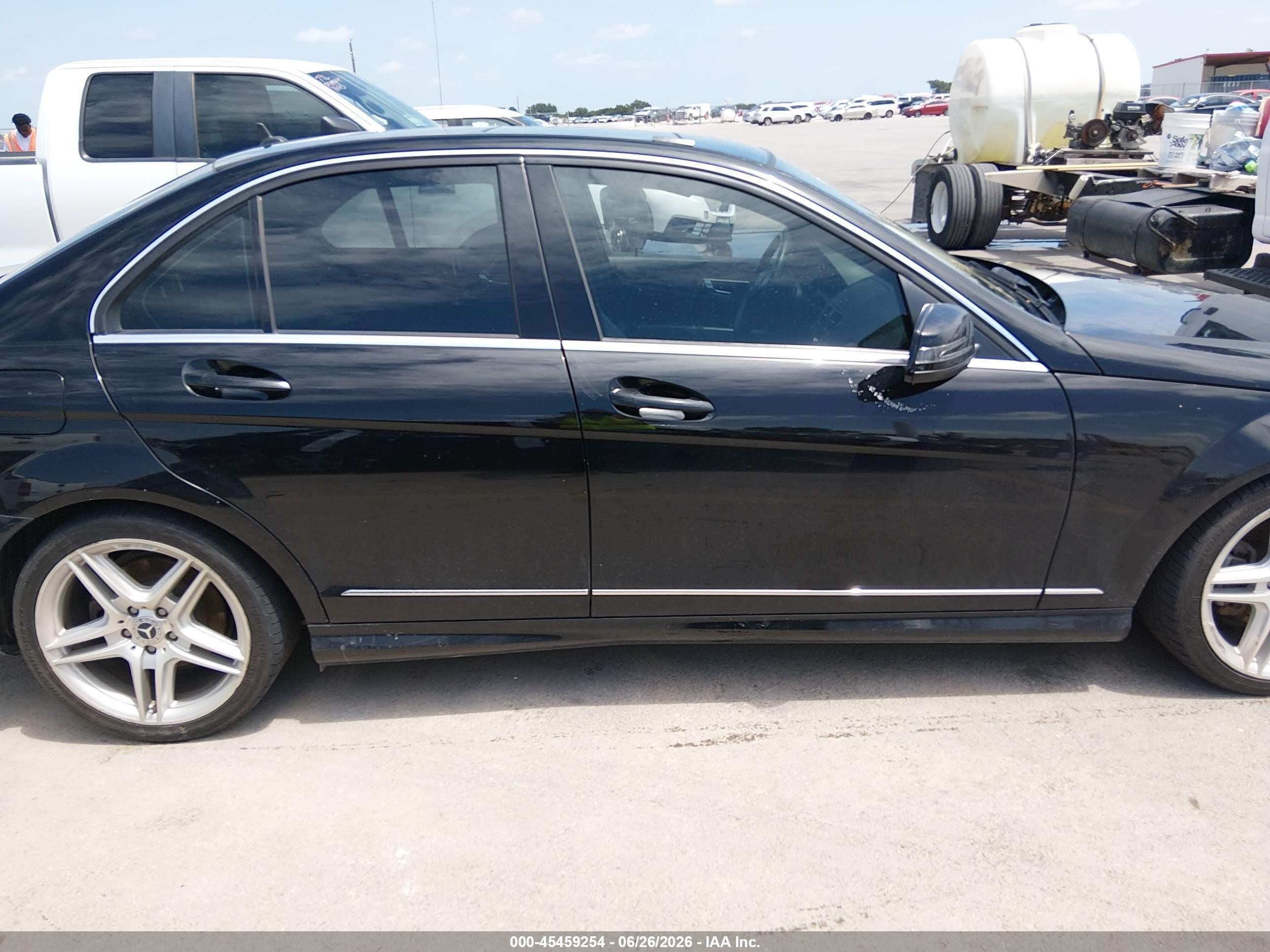 2010 Mercedes-benz C 300 Luxury/sport Black vin: WDDGF5EBXAR092211