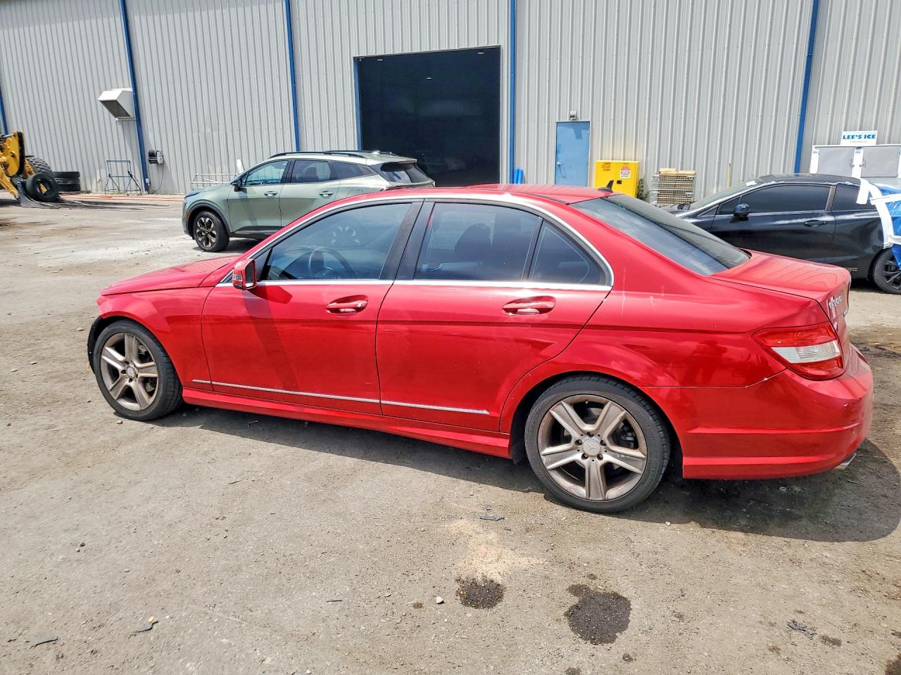 2010 Mercedes-benz C 300 Red vin: WDDGF5EBXAR125756
