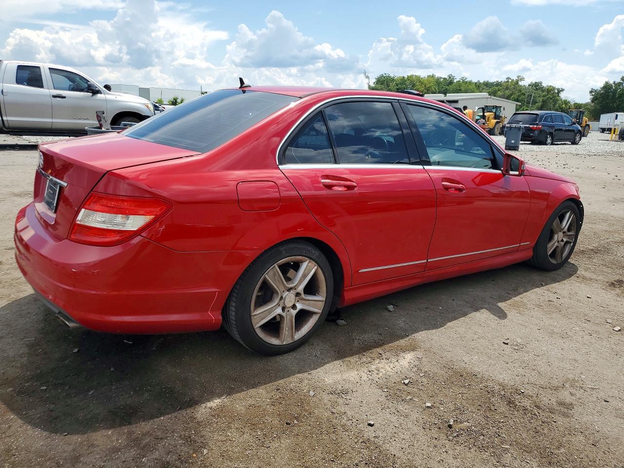 2010 Mercedes-benz C 300 Red vin: WDDGF5EBXAR125756