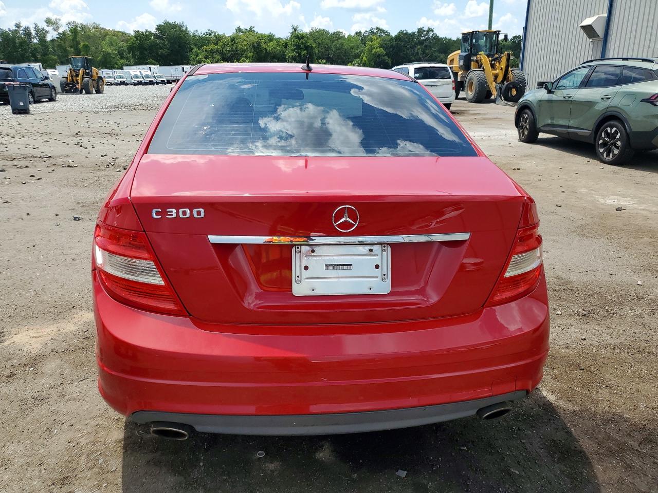 2010 Mercedes-benz C 300 Red vin: WDDGF5EBXAR125756