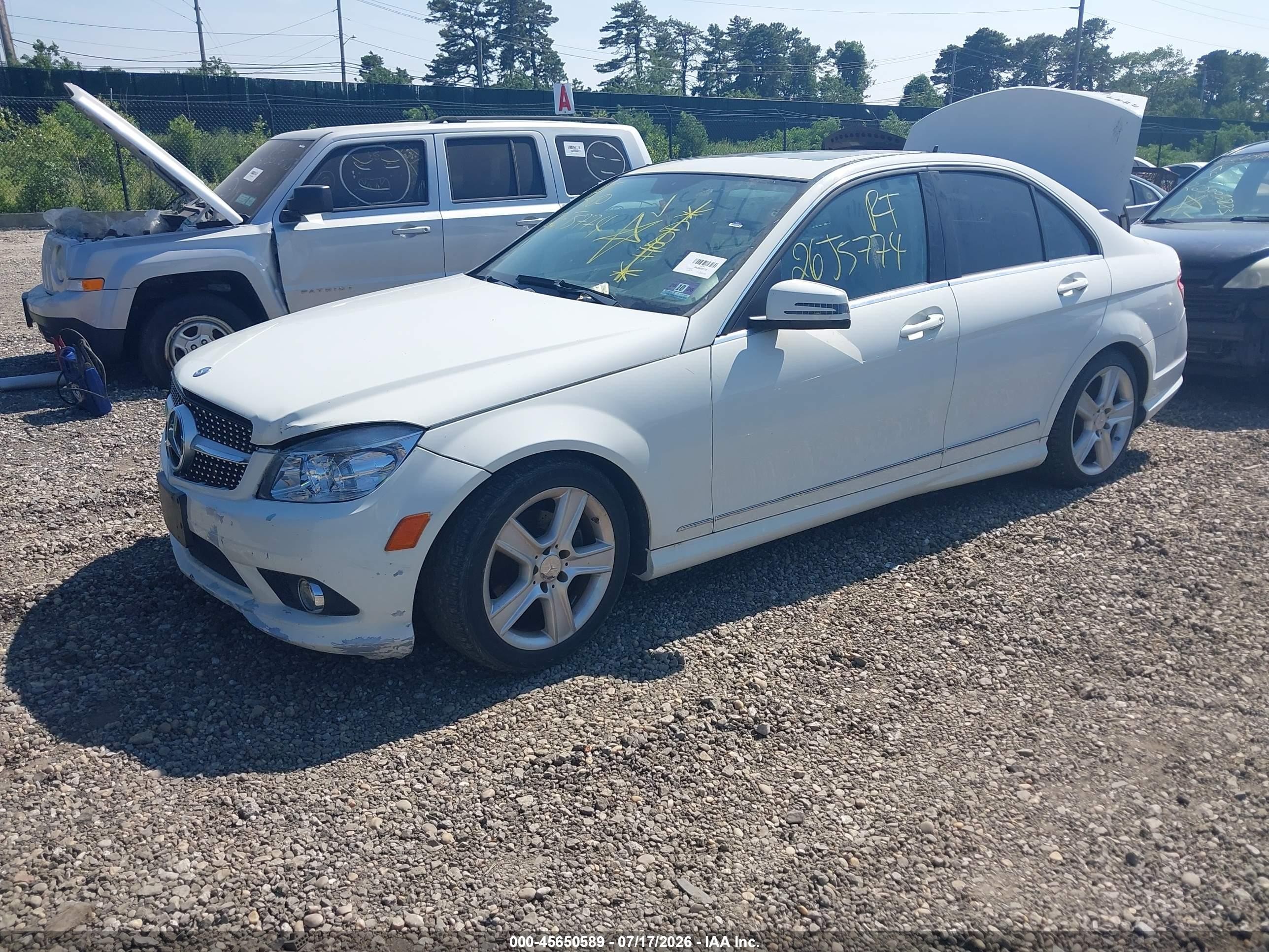 2010 Mercedes-benz C 300 Sport Белый vin: WDDGF5EBXAR129970