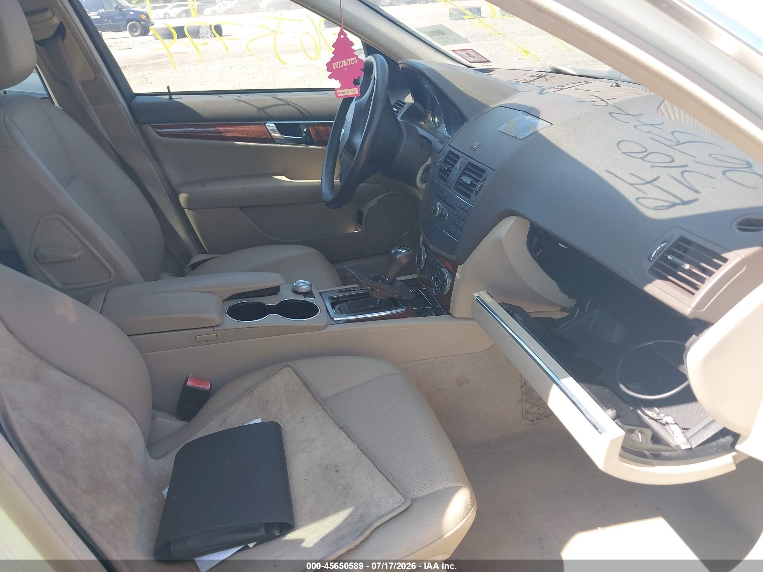 2010 Mercedes-benz C 300 Sport Белый vin: WDDGF5EBXAR129970