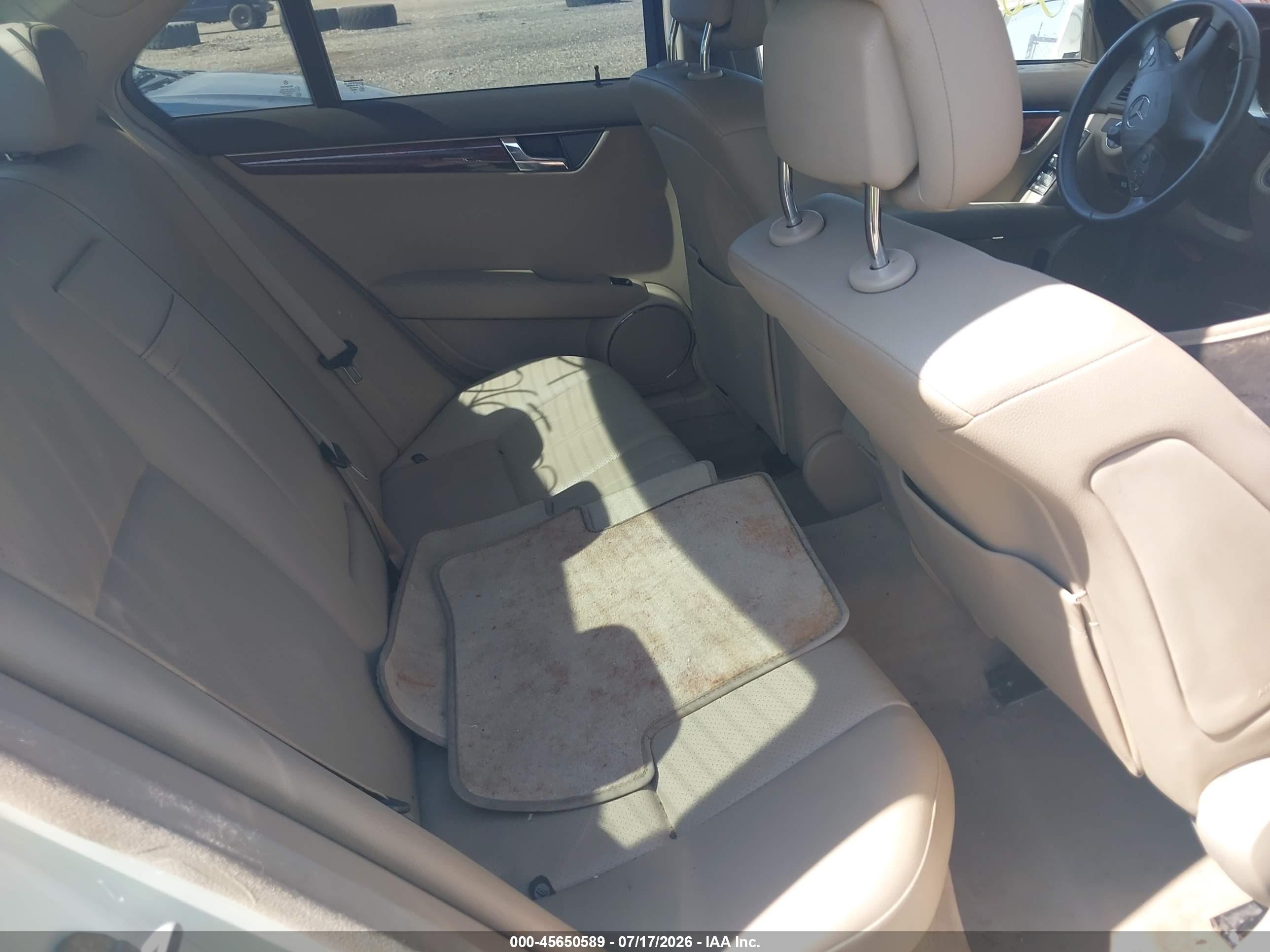 2010 Mercedes-benz C 300 Sport Белый vin: WDDGF5EBXAR129970