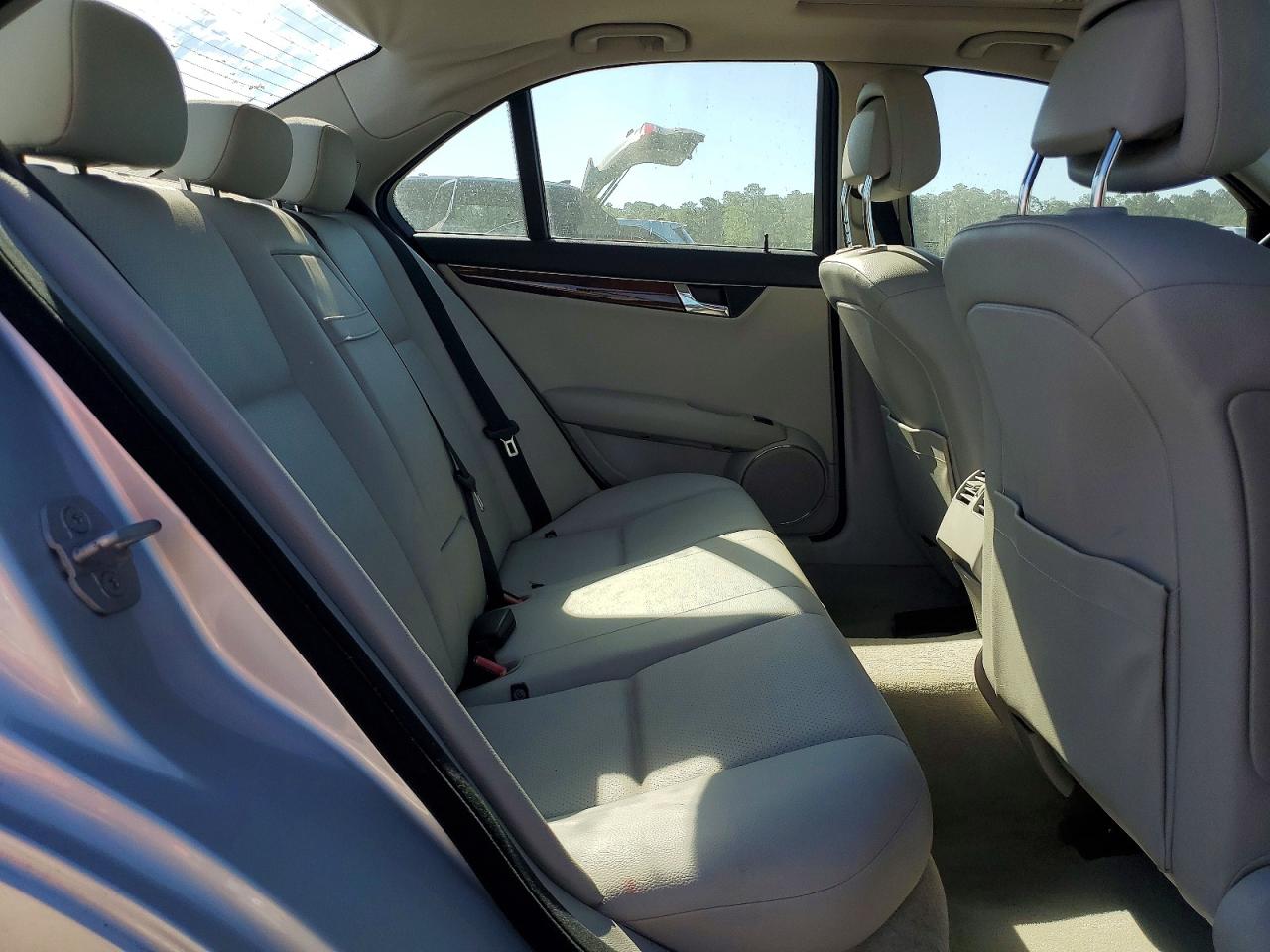 2010 Mercedes-benz C 300 Silver vin: WDDGF5EBXAR130553
