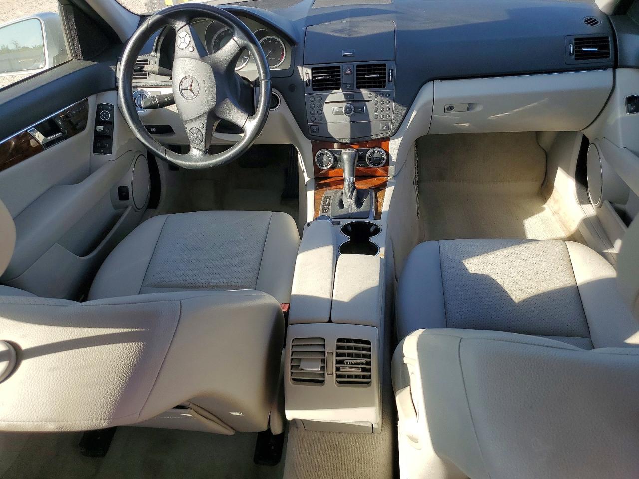 2010 Mercedes-benz C 300 Silver vin: WDDGF5EBXAR130553