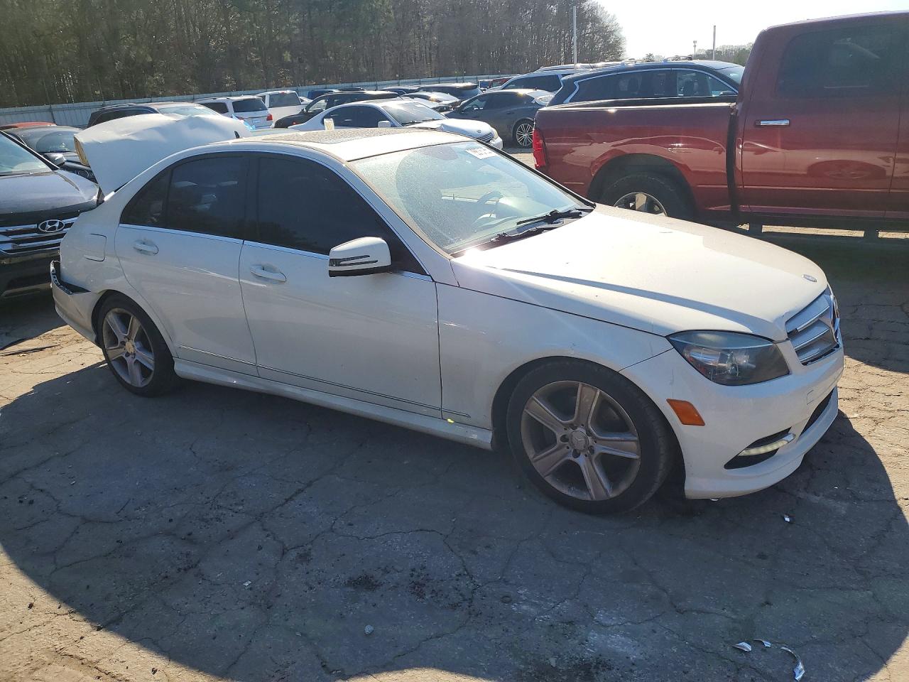 2011 Mercedes-benz C 300 White vin: WDDGF5EBXBA448480