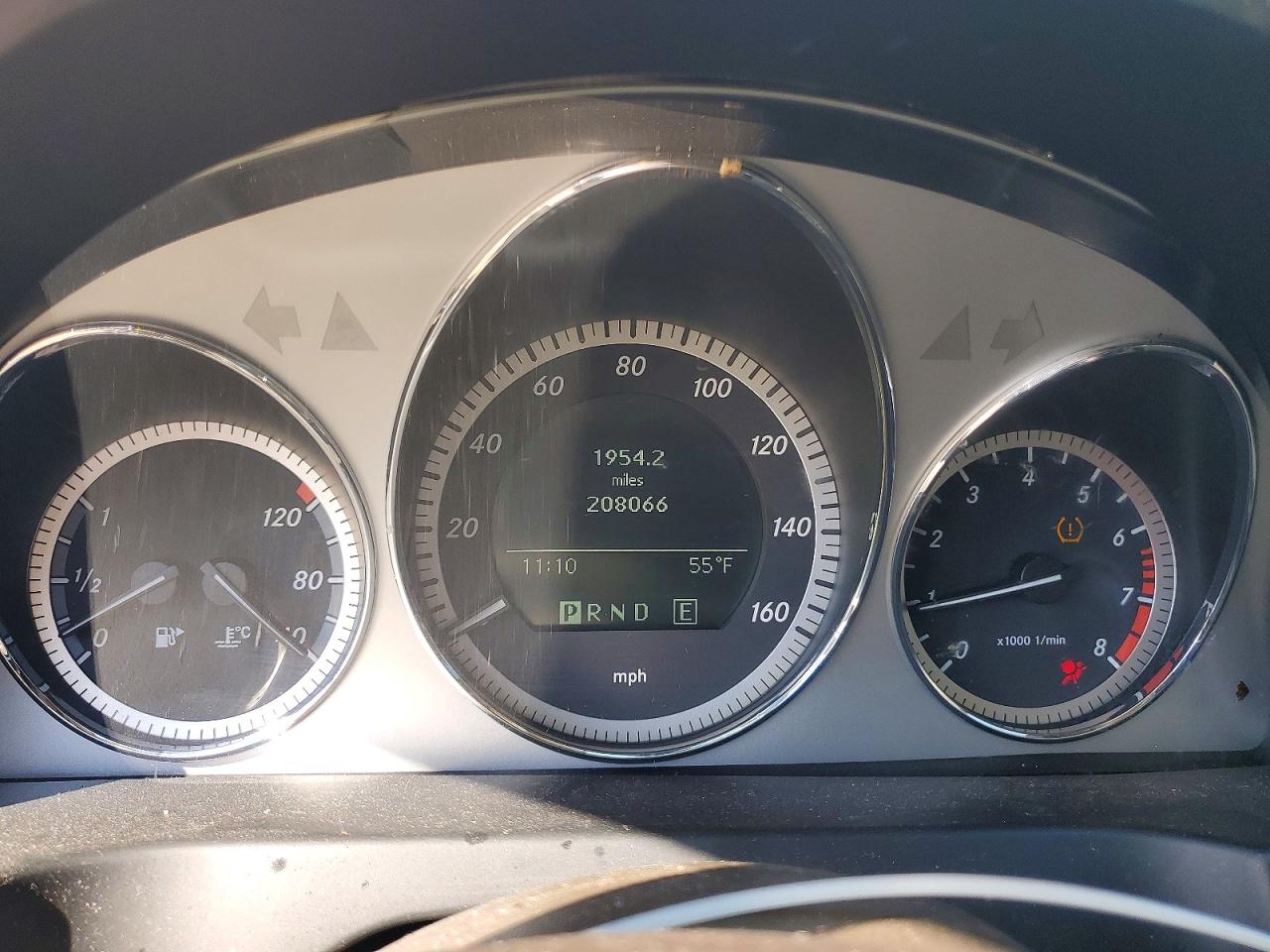 2011 Mercedes-benz C 300 White vin: WDDGF5EBXBA448480