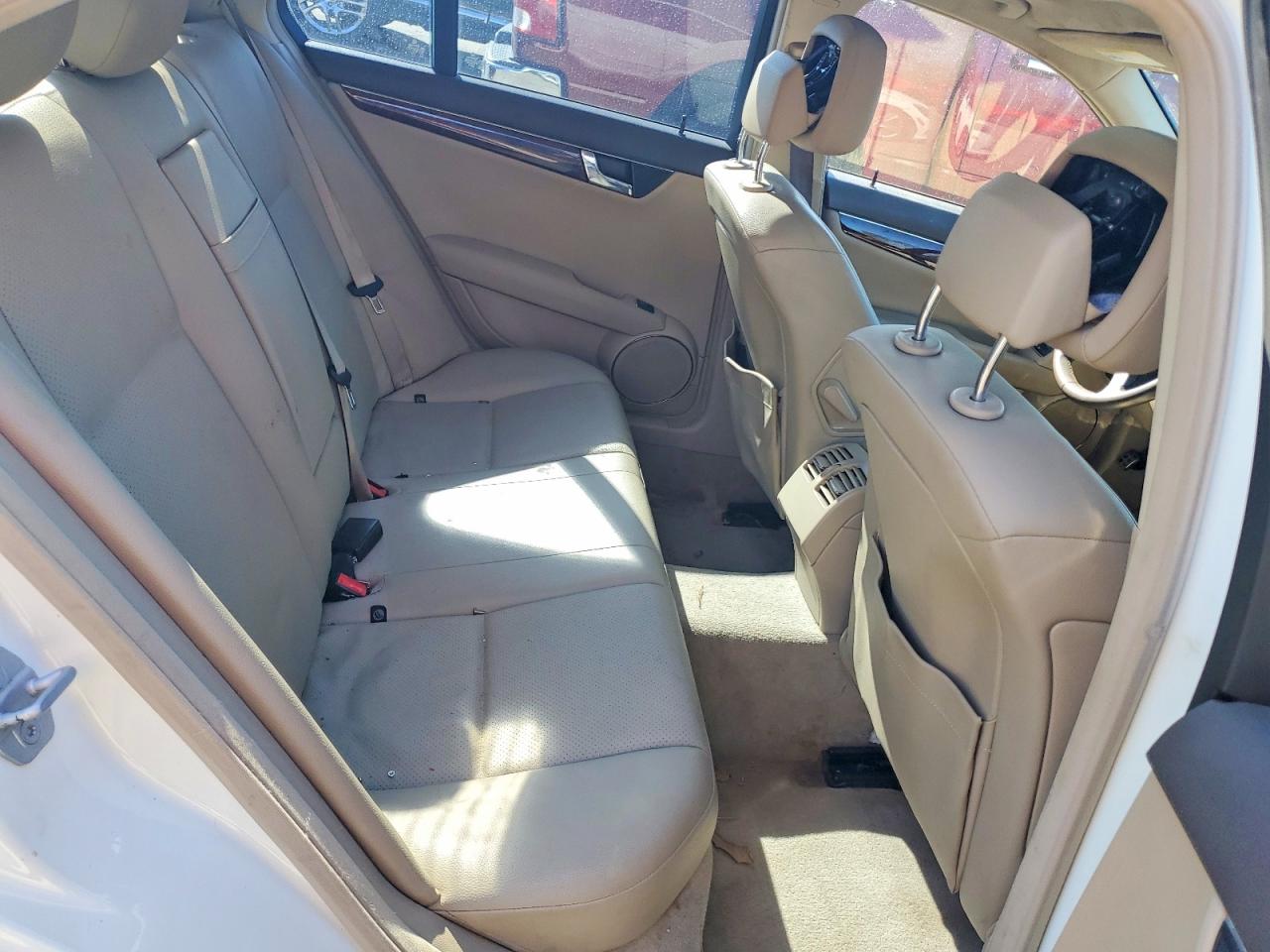 2011 Mercedes-benz C 300 White vin: WDDGF5EBXBA448480